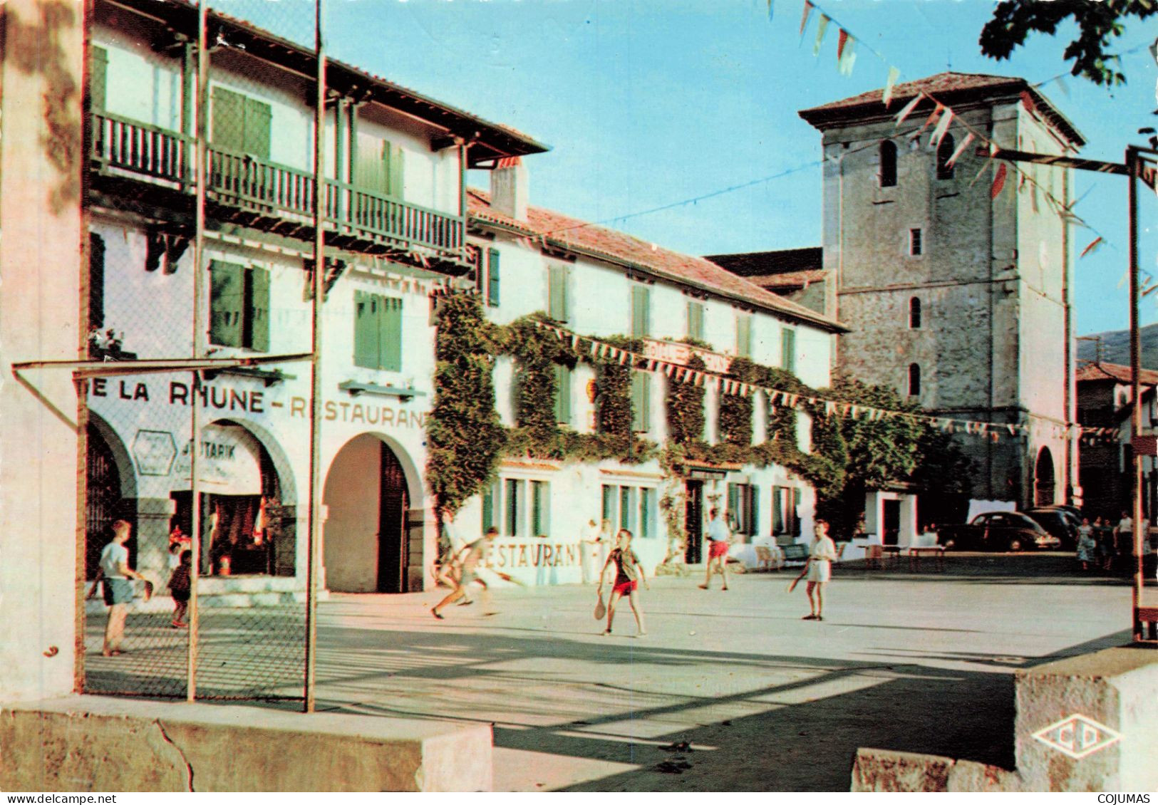 64 - ASCAIN - S16424 - La Place L'Eglise L'Hôtel De La Rhune - CPSM 15x10 Cm - Ascain