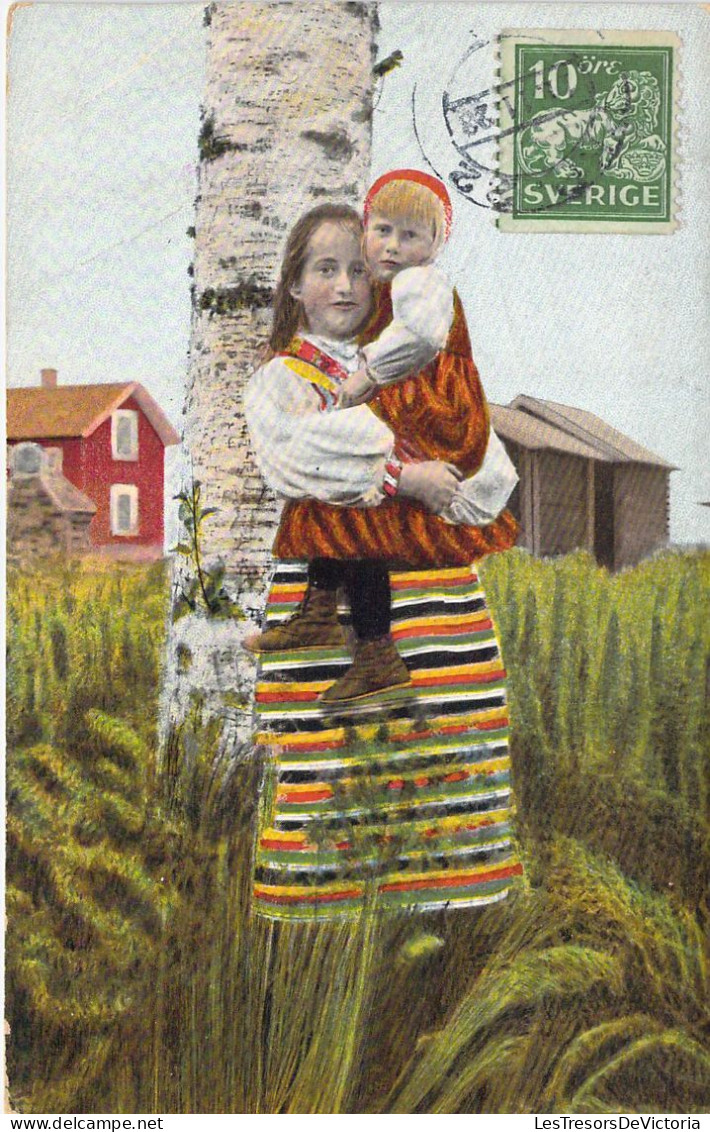 Suede - Dalarna - Colorisé - Jeune Fille Qui Tiens Un Enfant Dans Les Bras  - Carte Postale Ancienne - Schweden