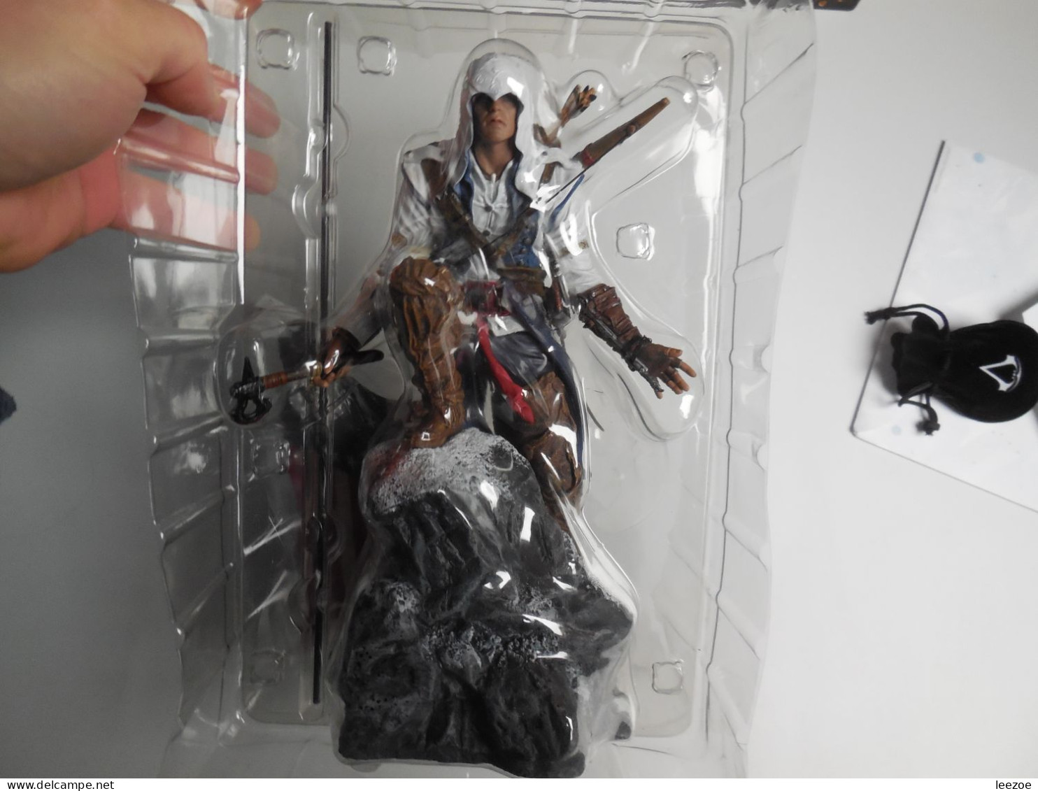 FIGURINE ASSASSIN'S CREED III AVEC DIVERS ACCESSOIRES (sans Jeux Vidéo).........(ref20.2023) - Videospelen