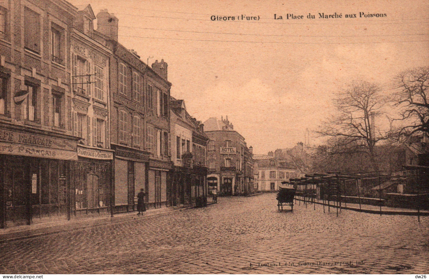 Gisors (Eure) La Place Du Marché Aux Poissons, Café Français - Edition Tournant - Gisors