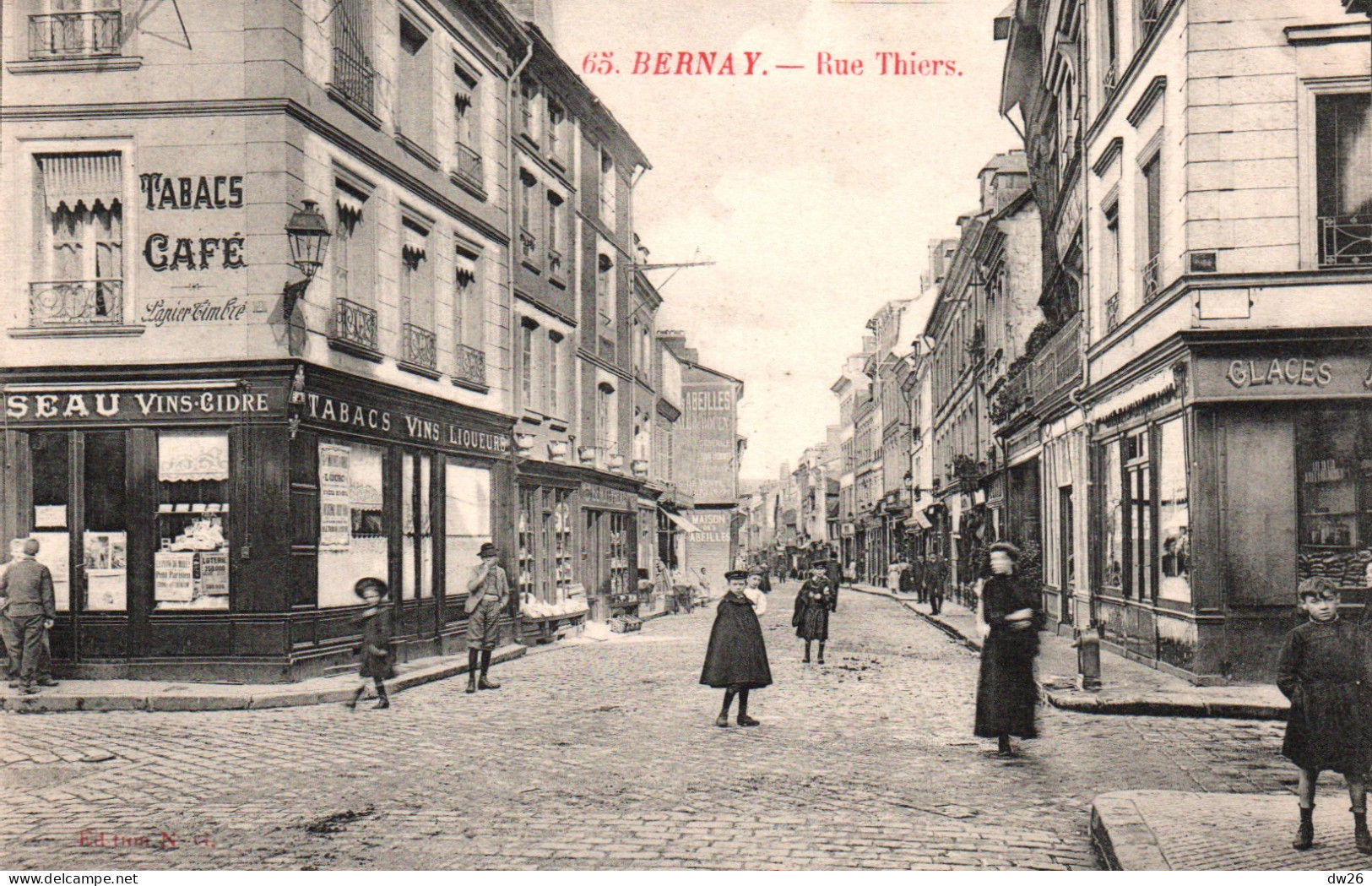 Bernay (Eure) La Rue Thiers, Commerces (Café, Tabacs, Vins) - Edition N.G. Nouvelles Galeries - Carte N° 65 Non Circulée - Bernay