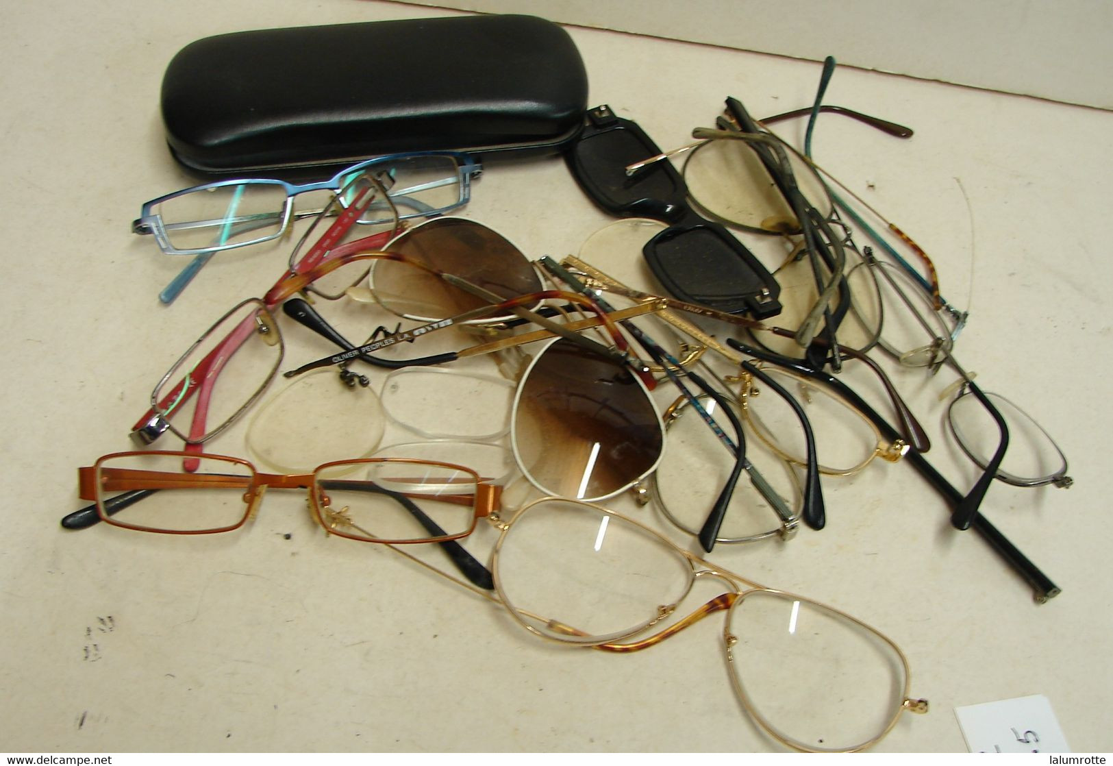 Habit. 1. Lot De Plusieurs  Paires De Lunettes + Des Branches Et Verres - Gafas/Lentes