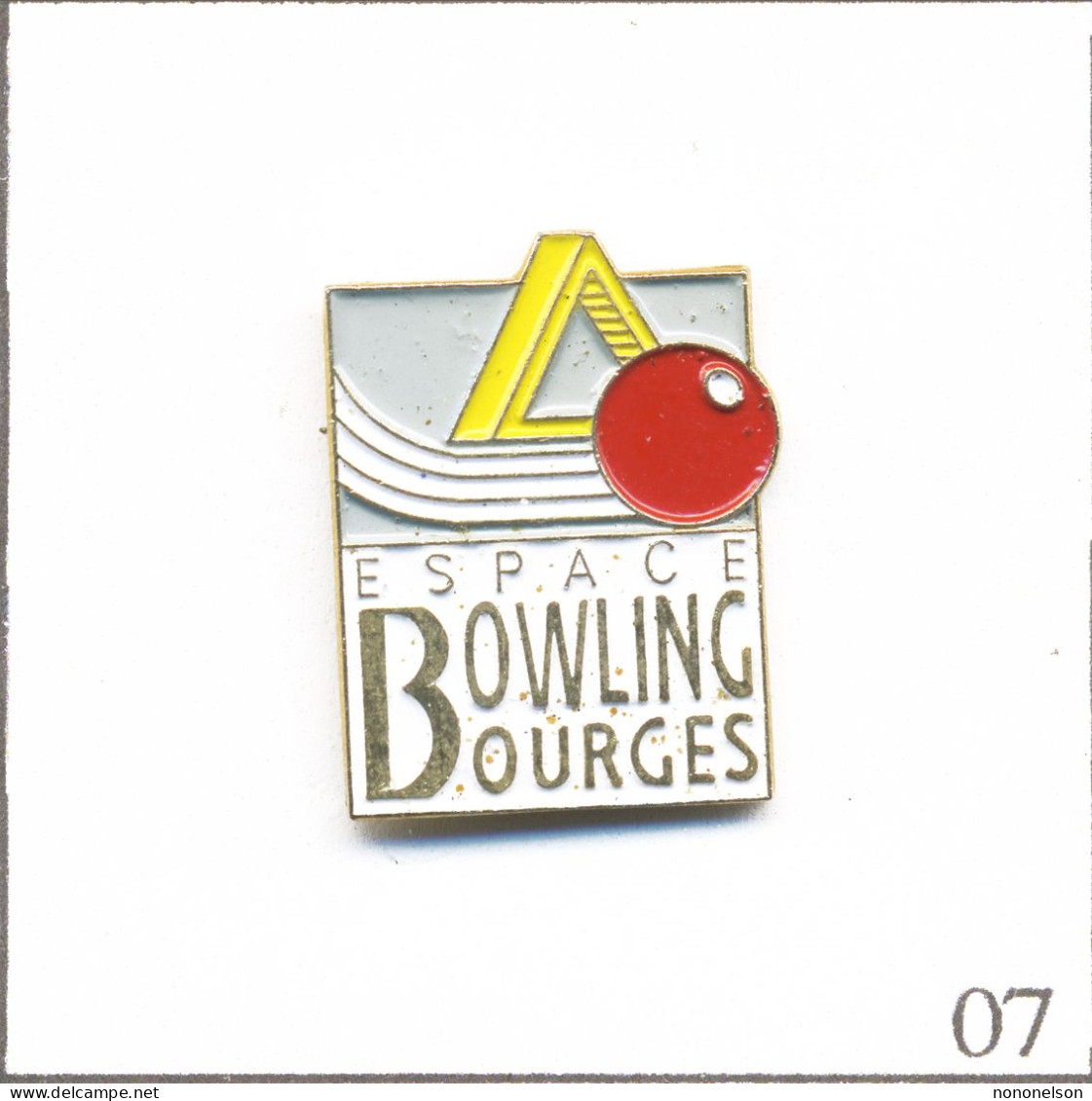 Pin's Sport - Bowling / Club De Bourges (18). Non Estampillé. Métal Peint. T942-07 - Bowling