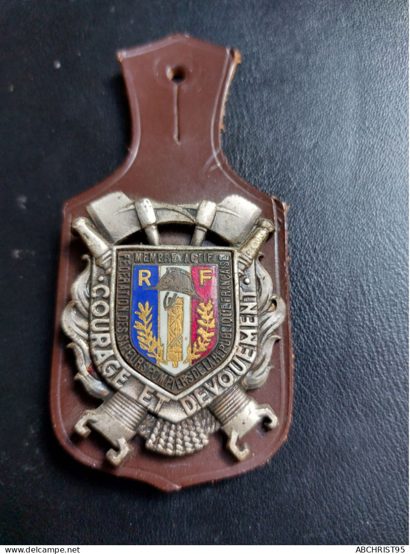 INSIGNE "FEDERATION DES SAPEURS POMPIERS DE LA REPUBLIQUE FRANCAISE" - Firemen