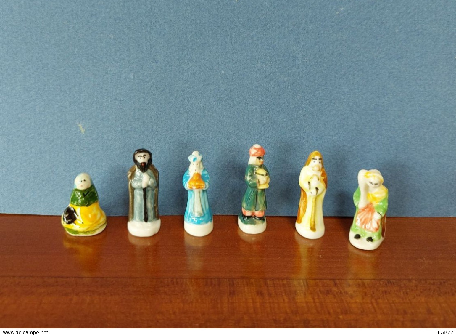 Lot De 18 Fèves Anciennes SANTONS Pour Crèche - Fait Main - Année 1985-1990 - Olds