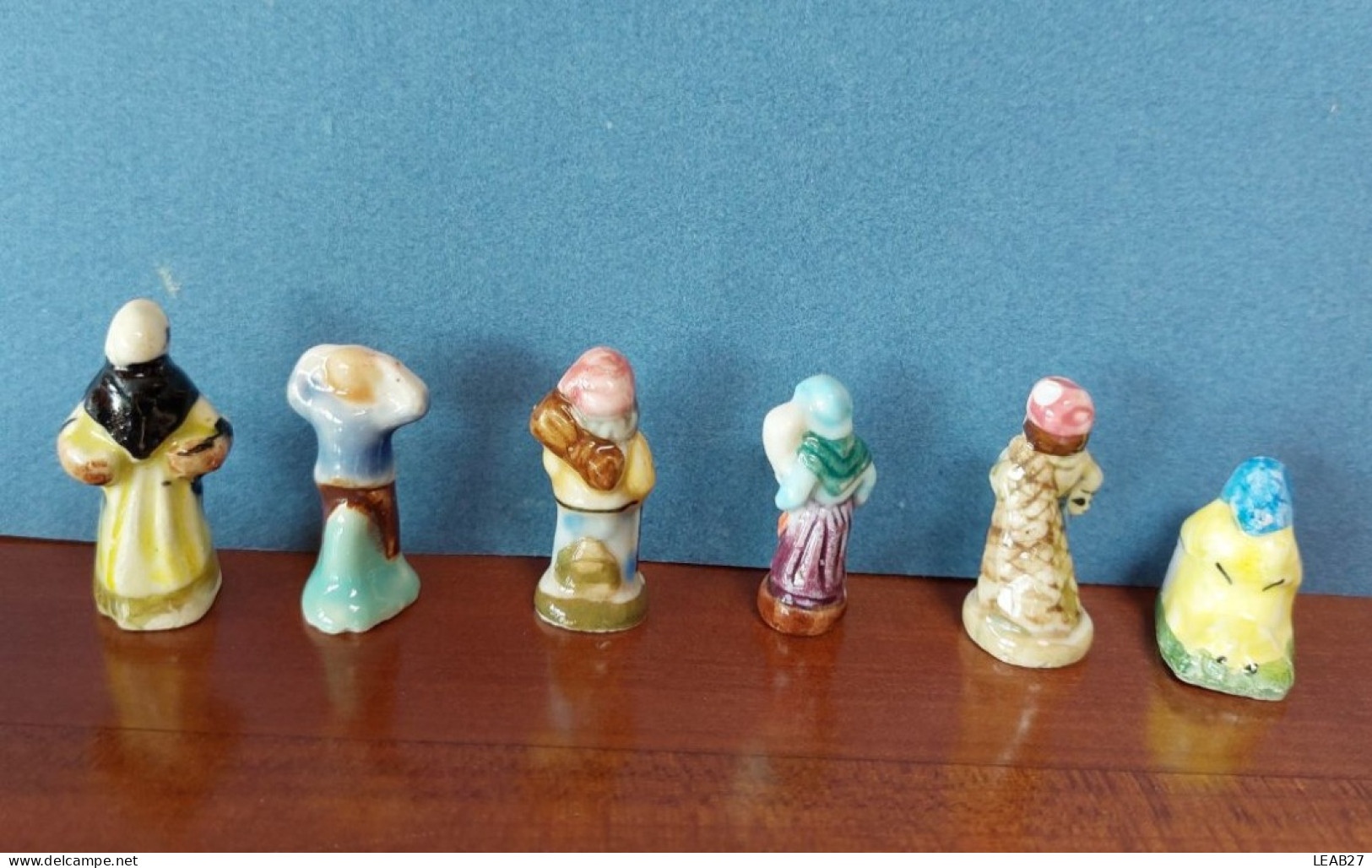 Lot De 18 Fèves Anciennes SANTONS Pour Crèche - Fait Main - Année 1985-1990 - Olds