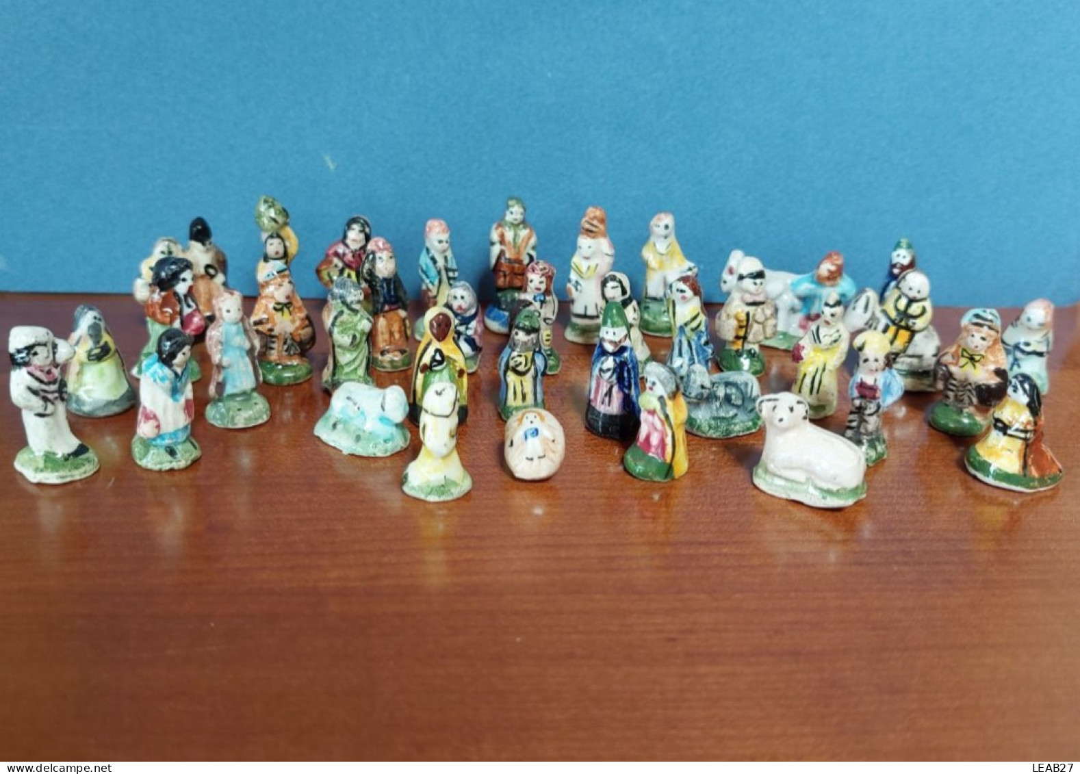 Lot De 37 Fèves Anciennes "mini" SANTONS Pour Crèche - Fait Main - Année 1985-1990 - Anciennes