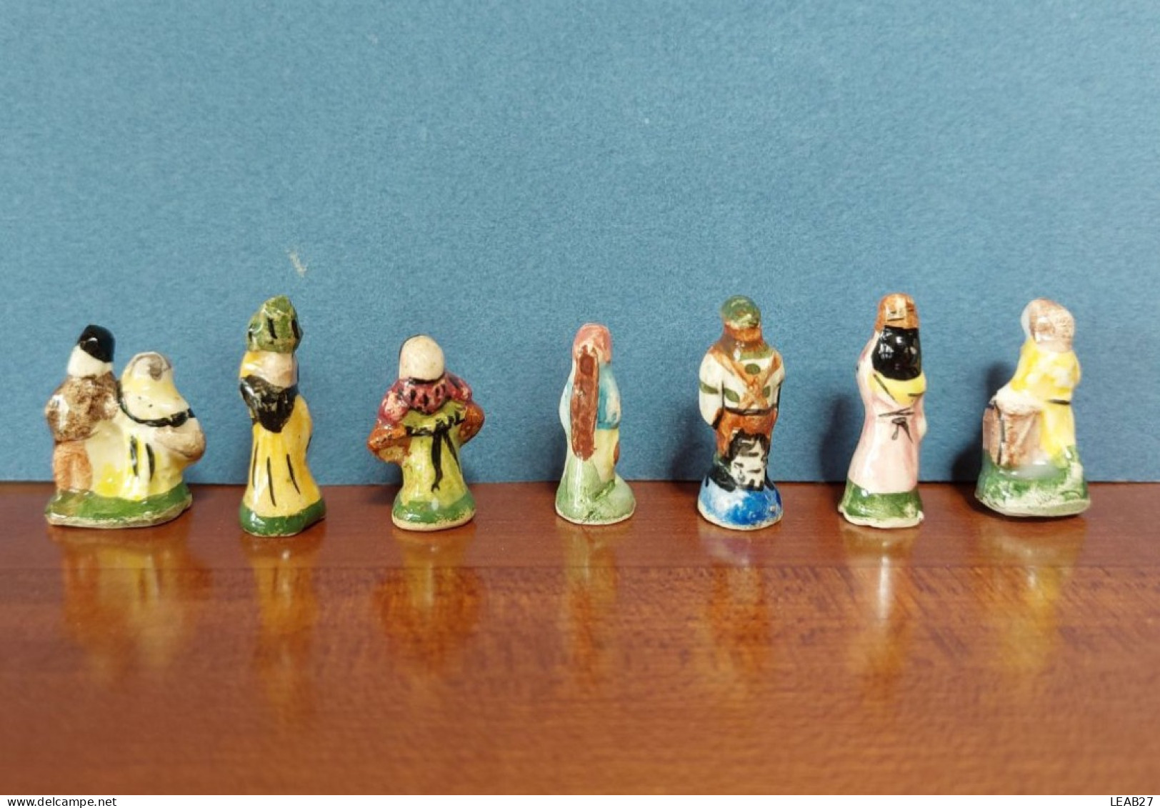 Lot de 37 fèves anciennes "mini" SANTONS pour crèche - fait main - Année 1985-1990