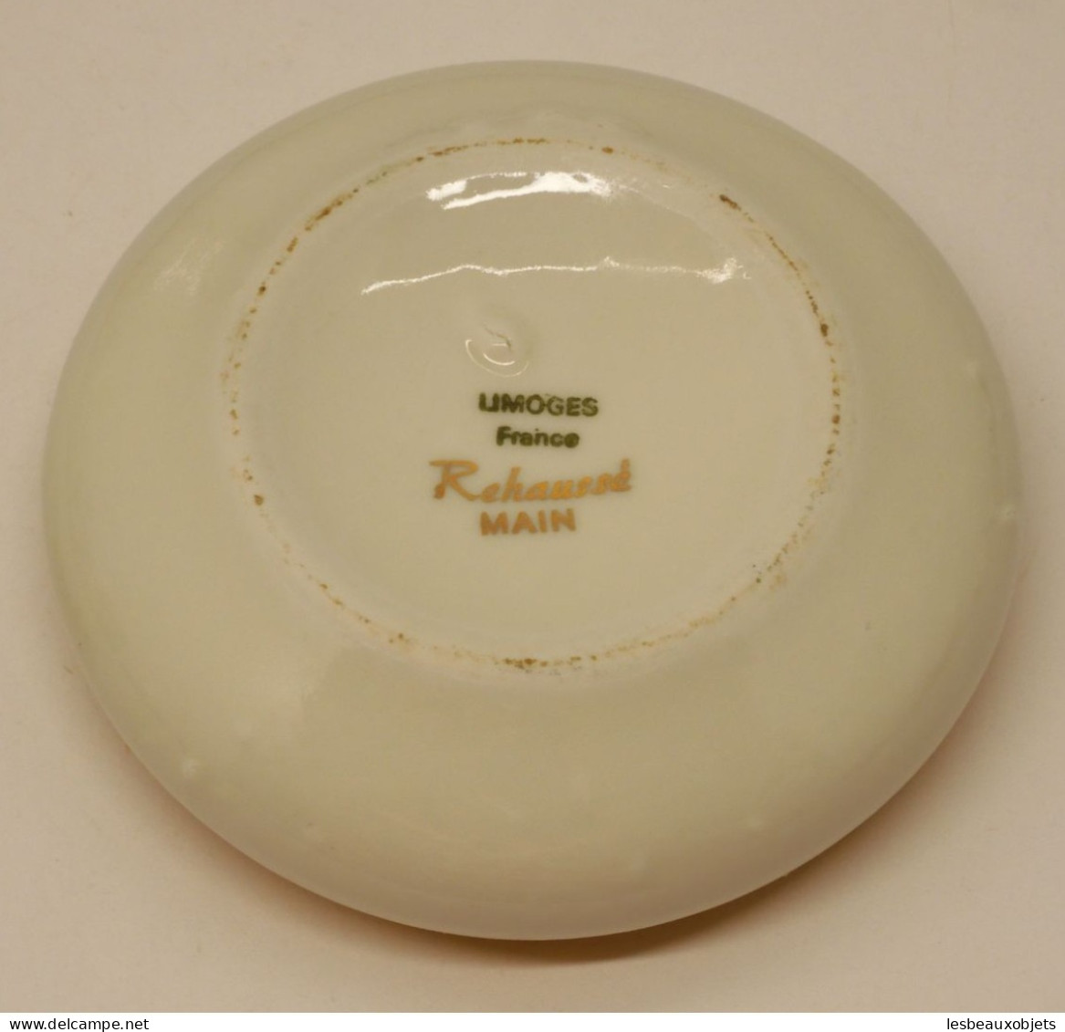 -JOLIE ANCIENNE BOITE BONBONNIERE PORCELAINE LIMOGES FLEURS Rehauts émail main   E