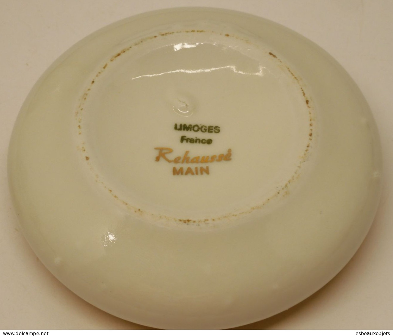 -JOLIE ANCIENNE BOITE BONBONNIERE PORCELAINE LIMOGES FLEURS Rehauts émail main   E