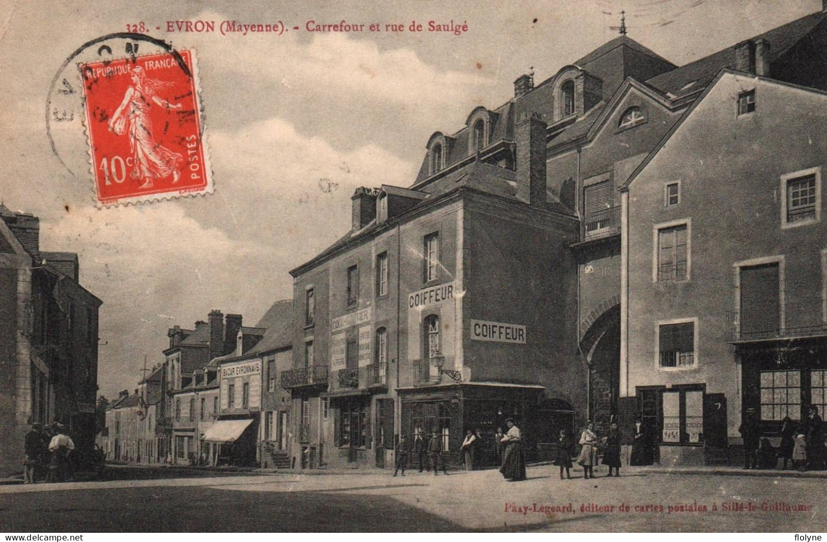 évron - Carrefour Et Rue De Saulgé - Coiffeur  - Bazar Evronnais - Evron