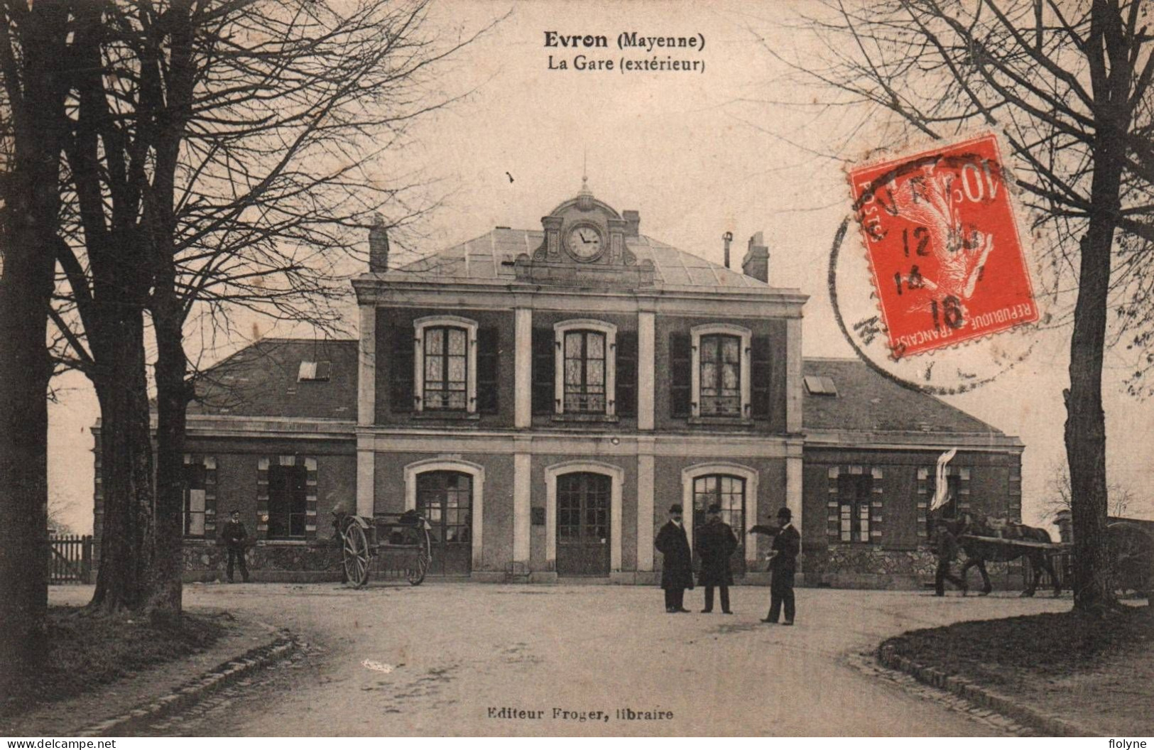 évron - Place De La Gare - Extérieur - Evron