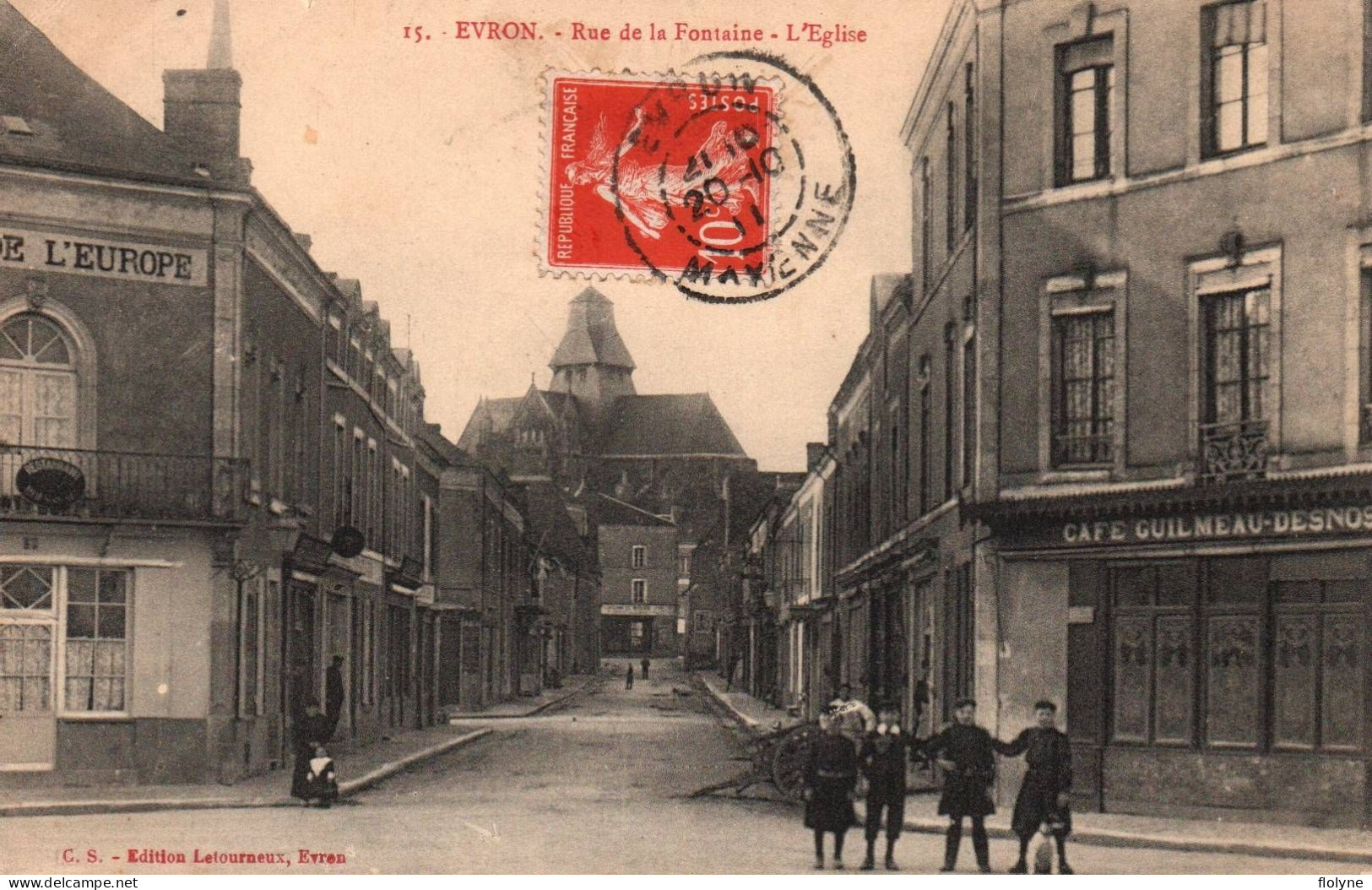 évron - RARE CPA - Rue De La Fontaine - L'église - Café GUILMEAU - Café De L'europe - Evron