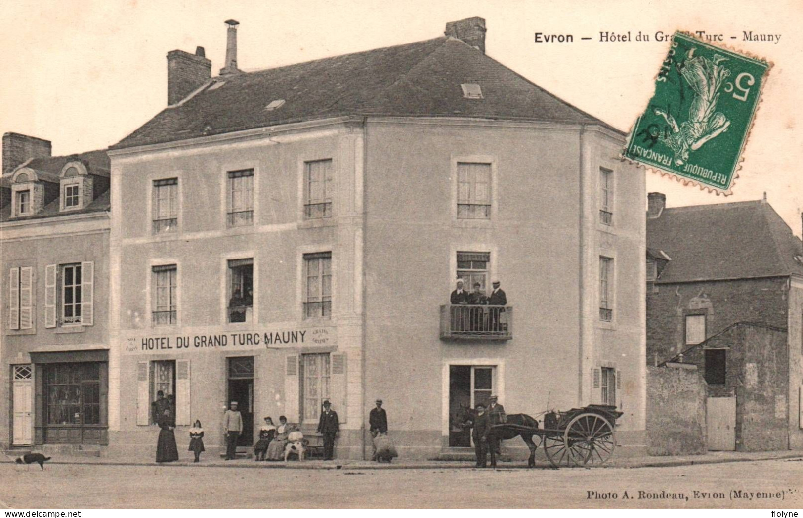 évron - Place Et Hôtel Du Grand Turck MAUNY - Attelage Et Villageois - Evron