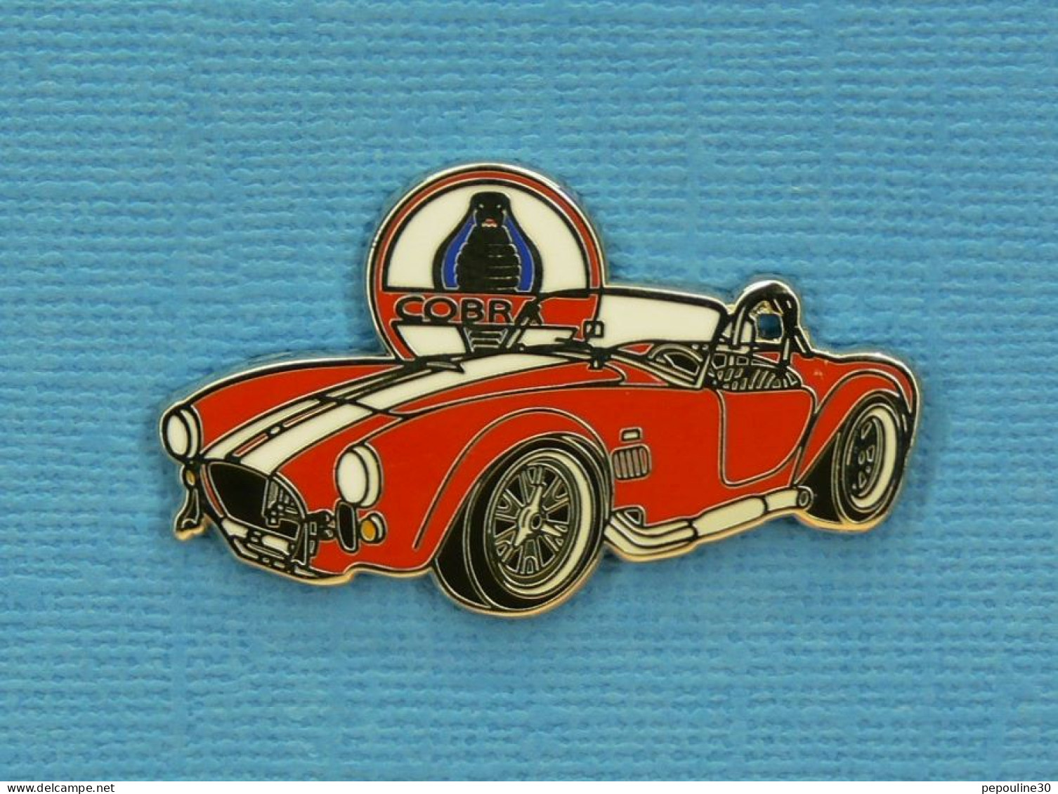 1 PIN'S //  ** L'" AC COBRA " VOITURE DE SPORT / 1960-1970 / MOTEUR V8 BOITE MANU 4 RAPPORTS FORD USA ** . (23/25) - Ford