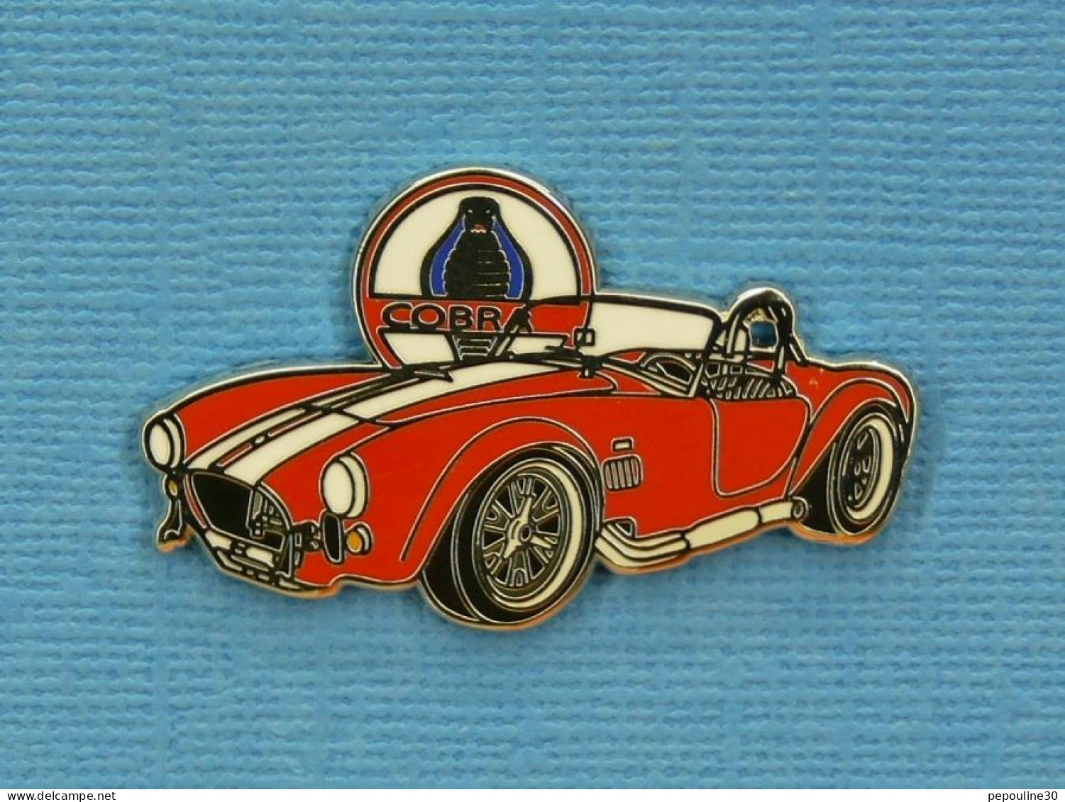 1 PIN'S //  ** L'" AC COBRA " VOITURE DE SPORT / 1960-1970 / MOTEUR V8 BOITE MANU 4 RAPPORTS FORD USA ** . (23/25) - Ford