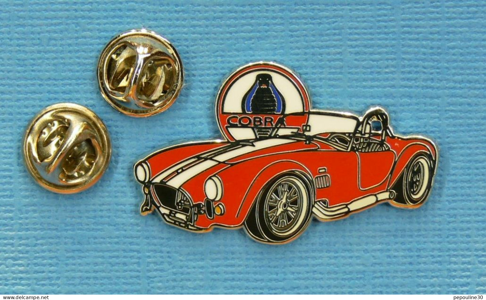 1 PIN'S //  ** L'" AC COBRA " VOITURE DE SPORT / 1960-1970 / MOTEUR V8 BOITE MANU 4 RAPPORTS FORD USA ** . (23/25)