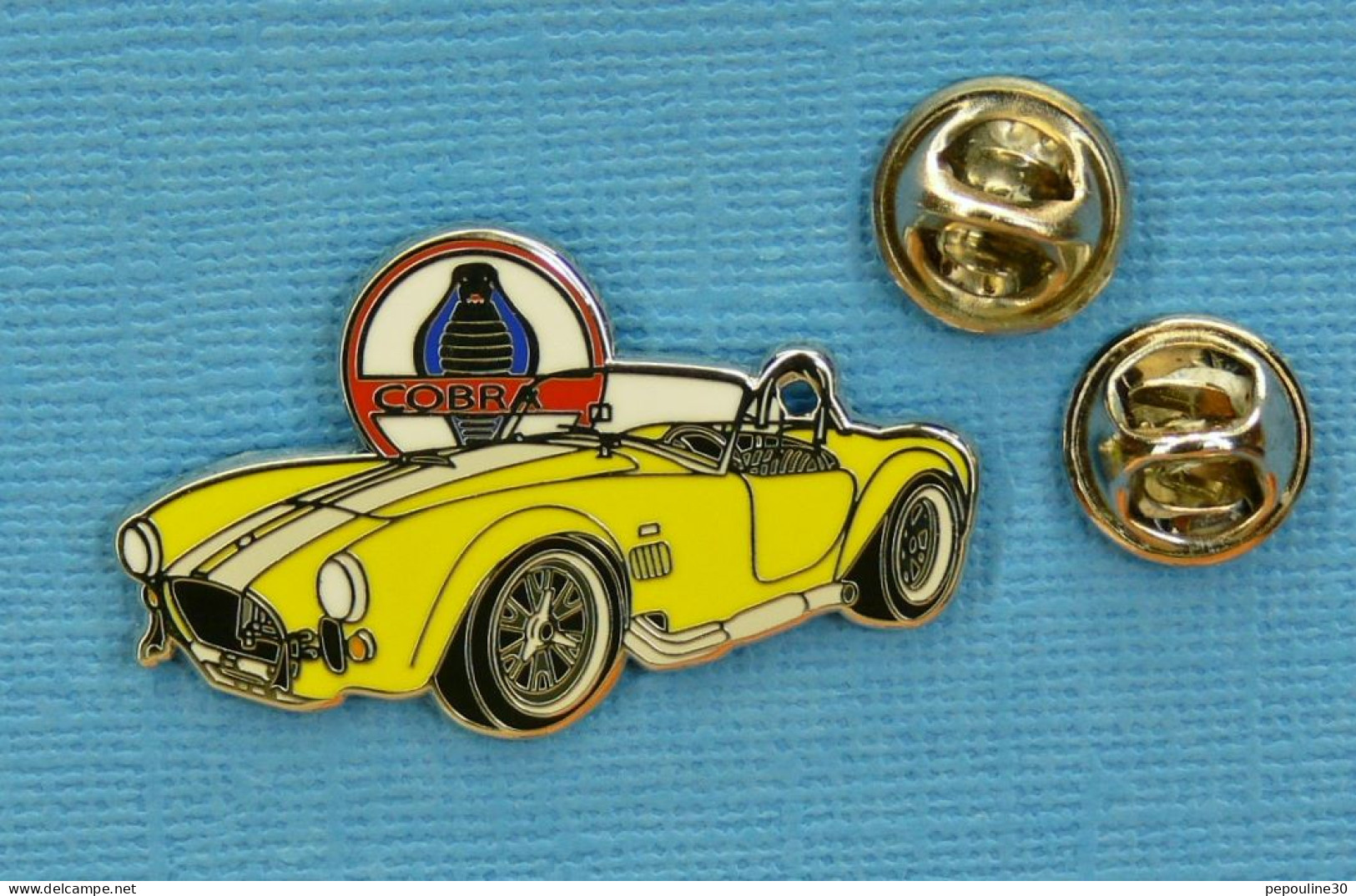 1 PIN'S //  ** L'" AC COBRA " VOITURE DE SPORT / 1960-1970 / MOTEUR V8 BOITE MANU 4 RAPPORTS FORD USA ** . (23/25) - Ford