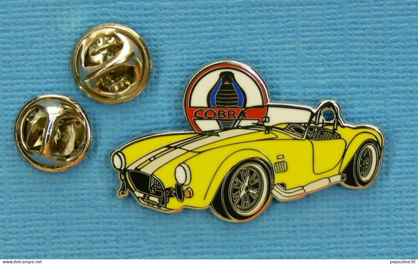 1 PIN'S //  ** L'" AC COBRA " VOITURE DE SPORT / 1960-1970 / MOTEUR V8 BOITE MANU 4 RAPPORTS FORD USA ** . (23/25)