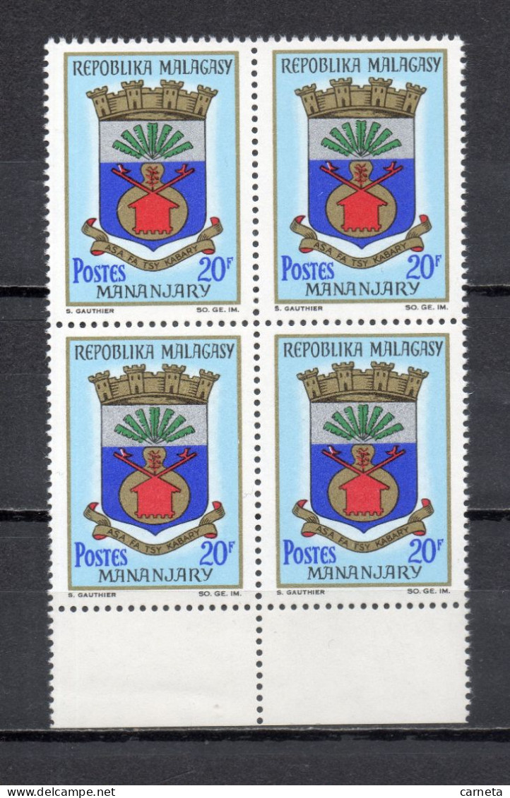 MADAGASCAR   N° 438  BLOC DE QUATRE TIMBRES   NEUF SANS CHARNIERE  COTE  3.20€     ARMOIRIE - Madagascar (1960-...)