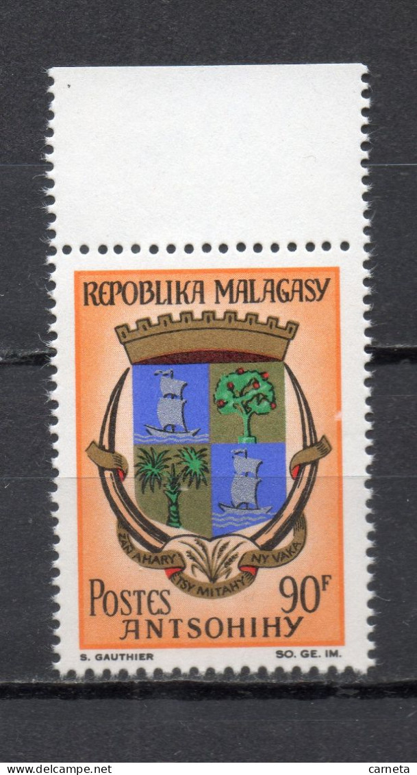 MADAGASCAR   N° 440     NEUF SANS CHARNIERE  COTE  2.20€     ARMOIRIE - Madagascar (1960-...)