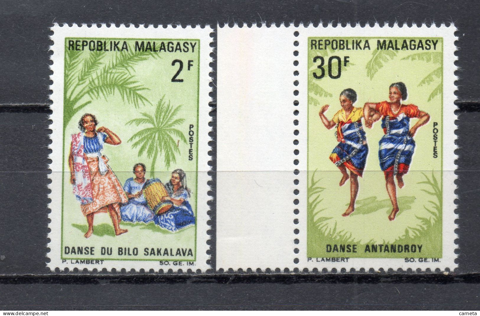 MADAGASCAR   N° 443 + 444    NEUFS SANS CHARNIERE  COTE 1.50€   DANSE - Madagascar (1960-...)