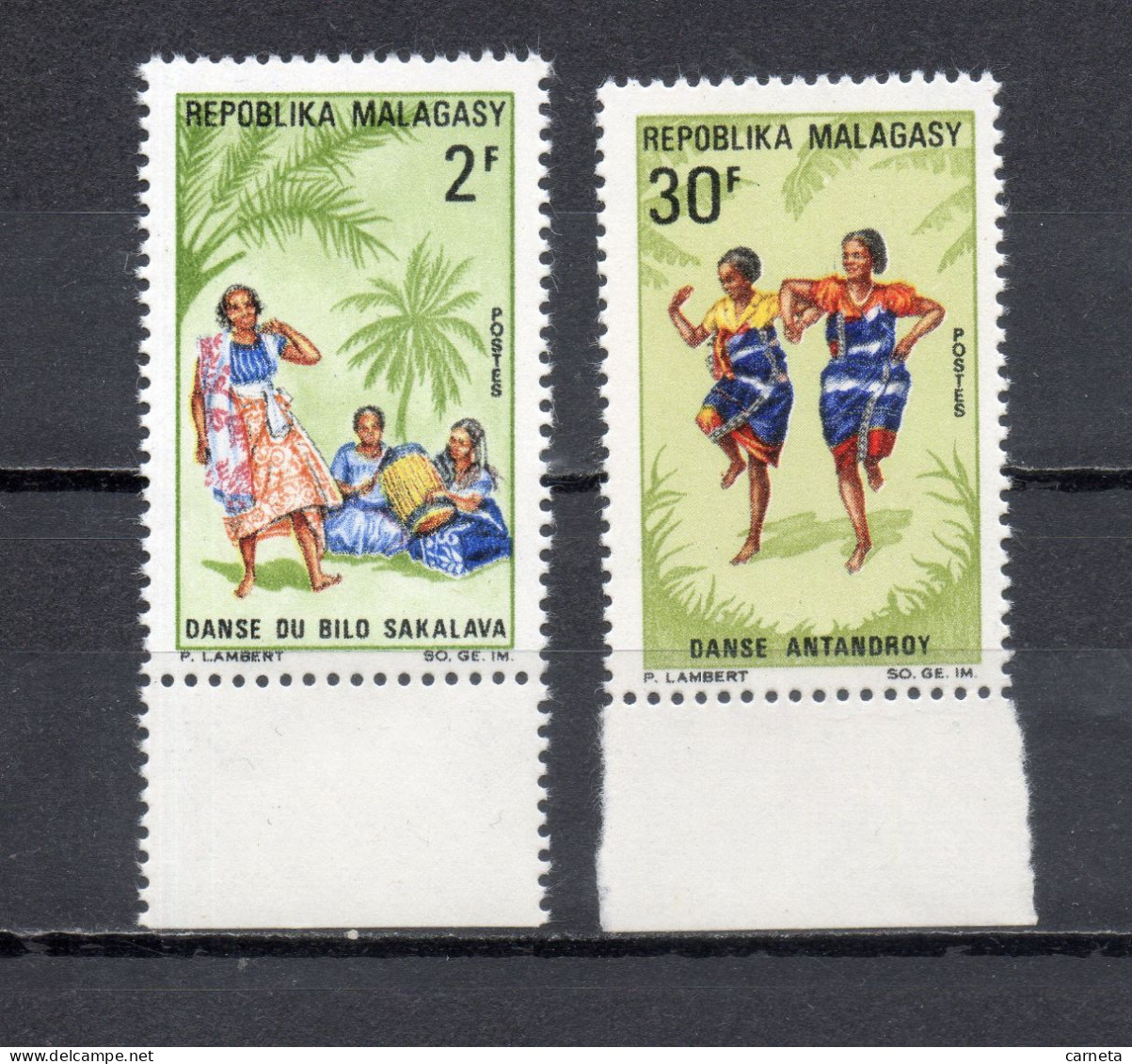 MADAGASCAR   N° 443 + 444    NEUFS SANS CHARNIERE  COTE 1.50€   DANSE - Madagascar (1960-...)