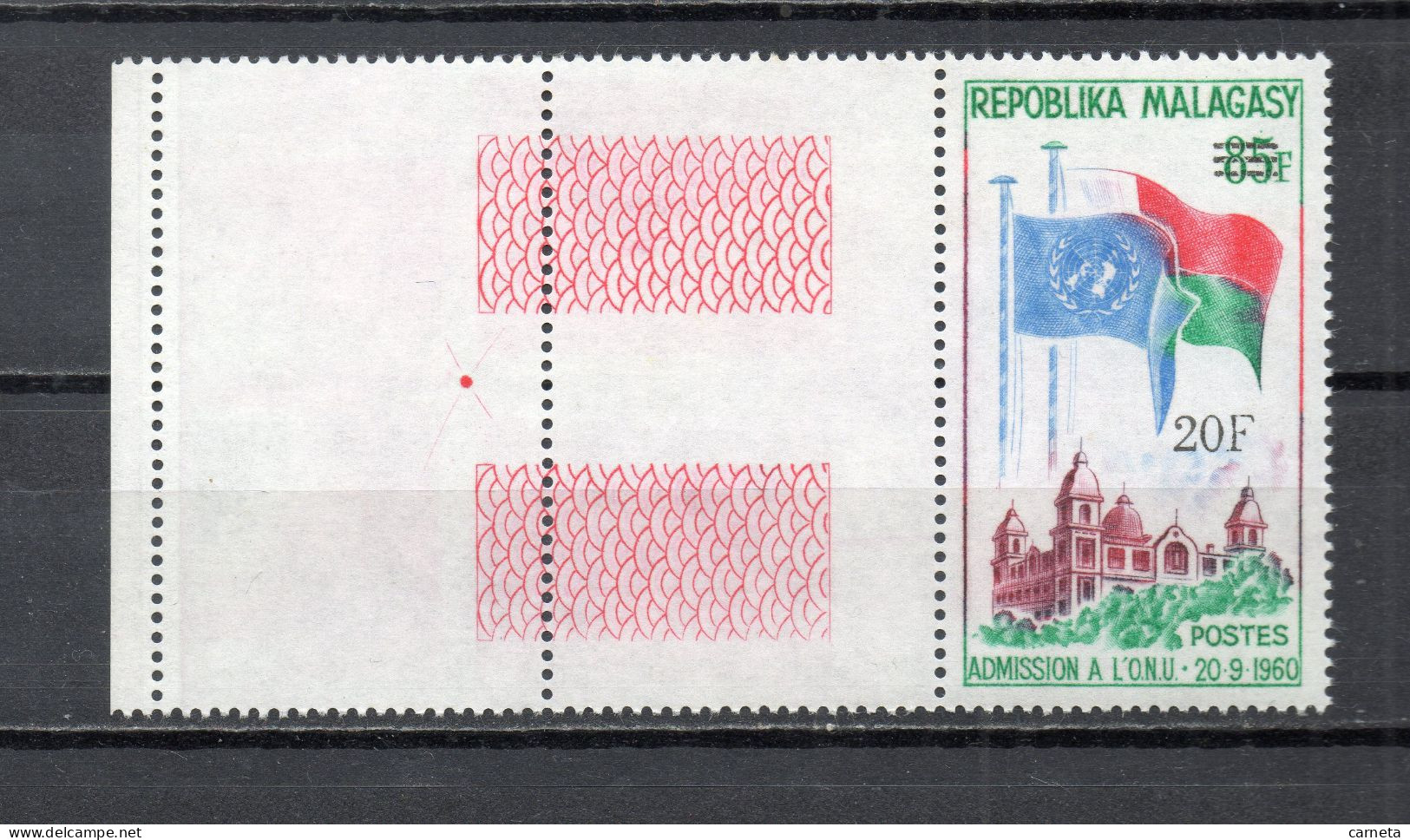 MADAGASCAR   N° 447    NEUF SANS CHARNIERE  COTE  1.00€   NATIONS UNIES DRAPEAUX - Madagascar (1960-...)