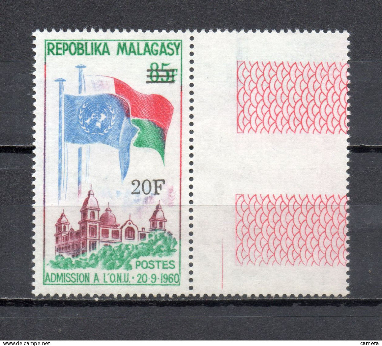 MADAGASCAR   N° 447    NEUF SANS CHARNIERE  COTE  1.00€   NATIONS UNIES DRAPEAUX - Madagascar (1960-...)