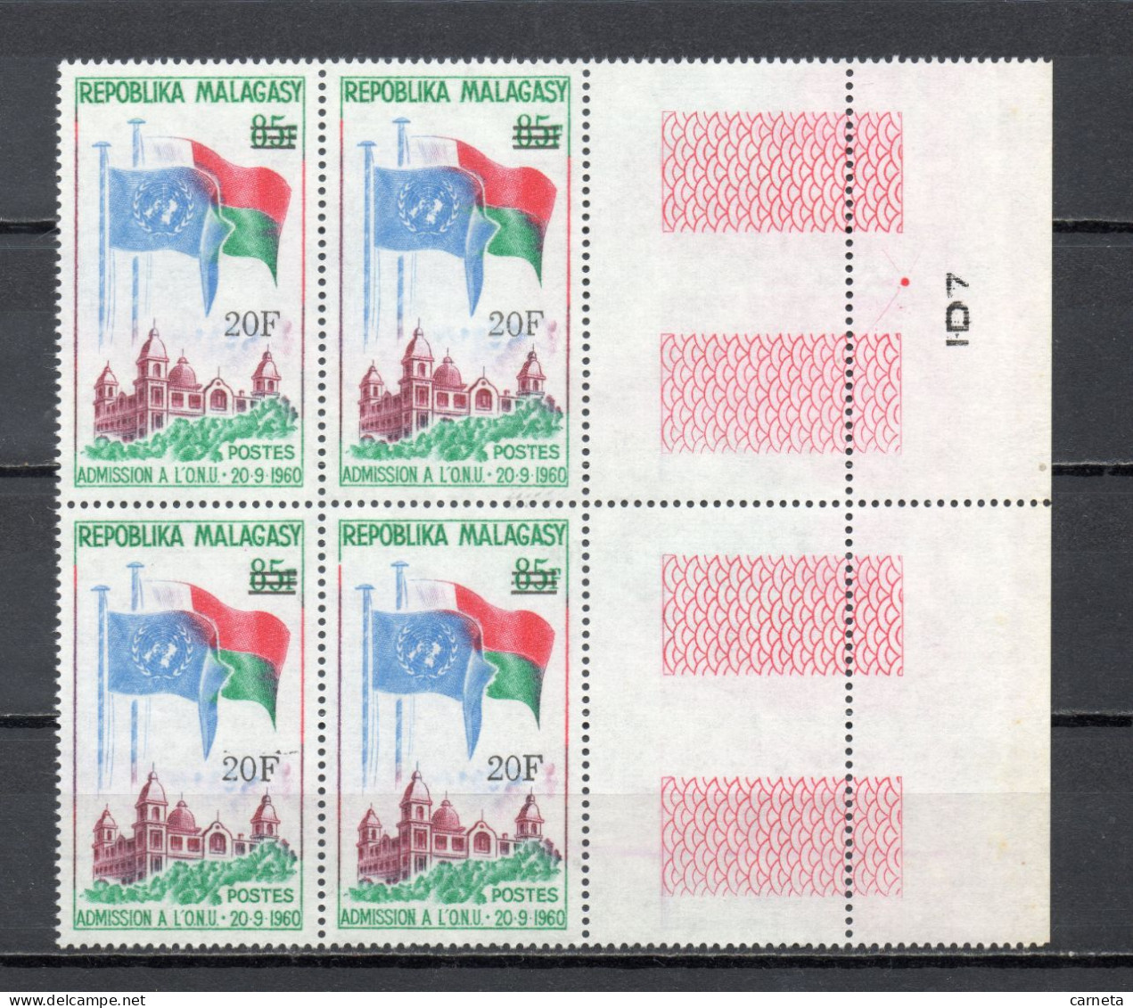 MADAGASCAR   N° 447   BLOC DE QUATRE TIMBRES    NEUF SANS CHARNIERE  COTE  4.00€   NATIONS UNIES DRAPEAUX - Madagascar (1960-...)