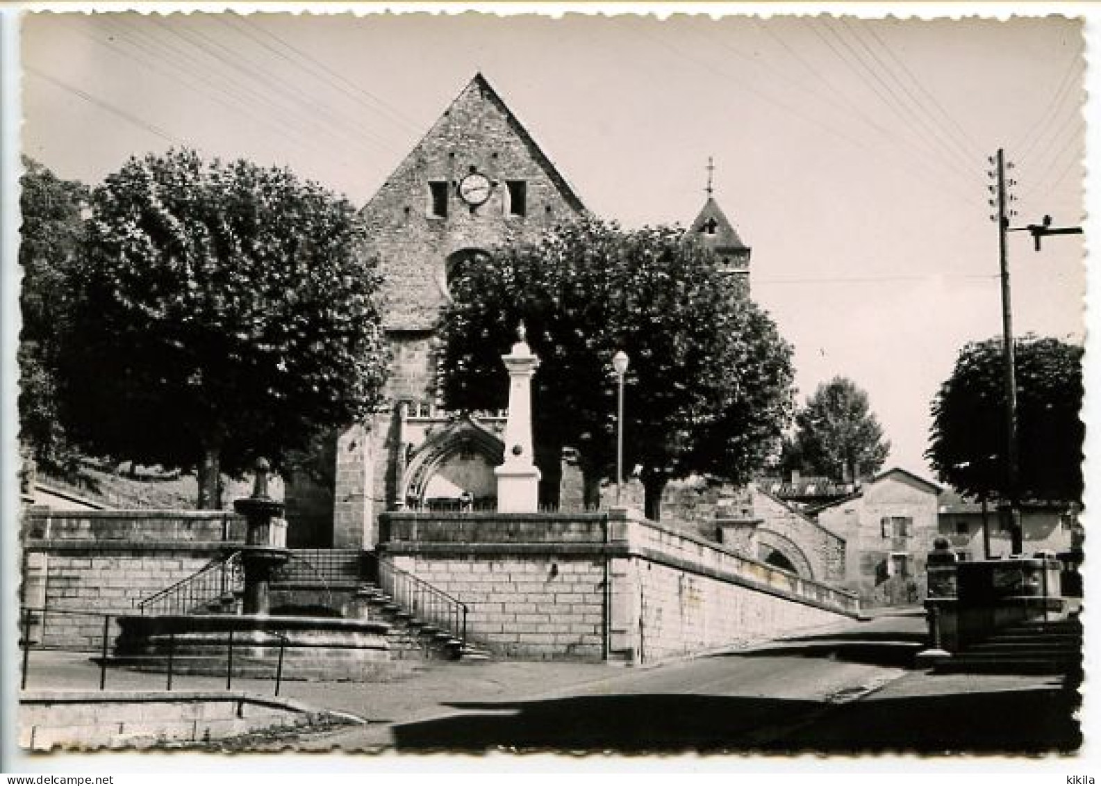 CPSM Dentelée 10.5 X 15 Isère SAINT CHEF (2) Place De L'Eglise   "photographie Véritable" - Saint-Chef