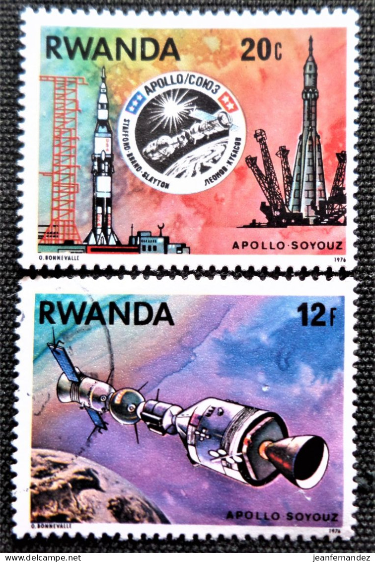 Rwanda 1976 American-Soviet Space Mission "Apollo-Soyuz"  Stampworld  N° 834 Et 839 - Oblitérés