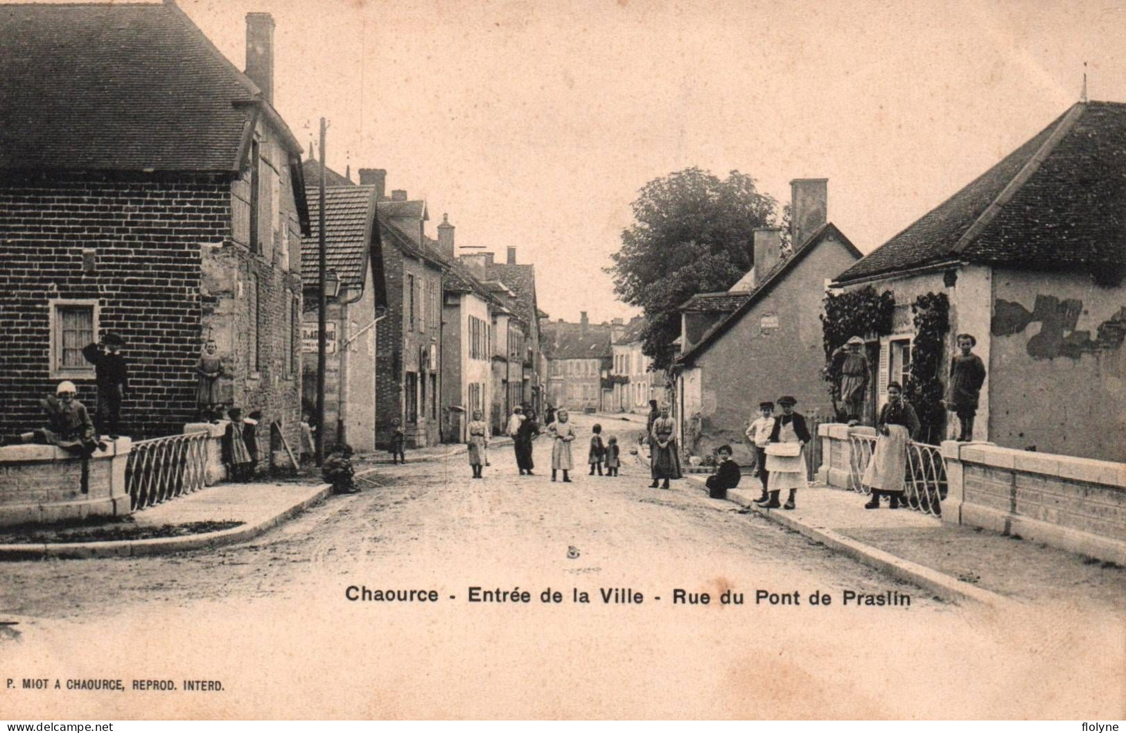 Chaource - Entrée De La Ville , Rue Du Pont De Praslin - Villageois - Chaource
