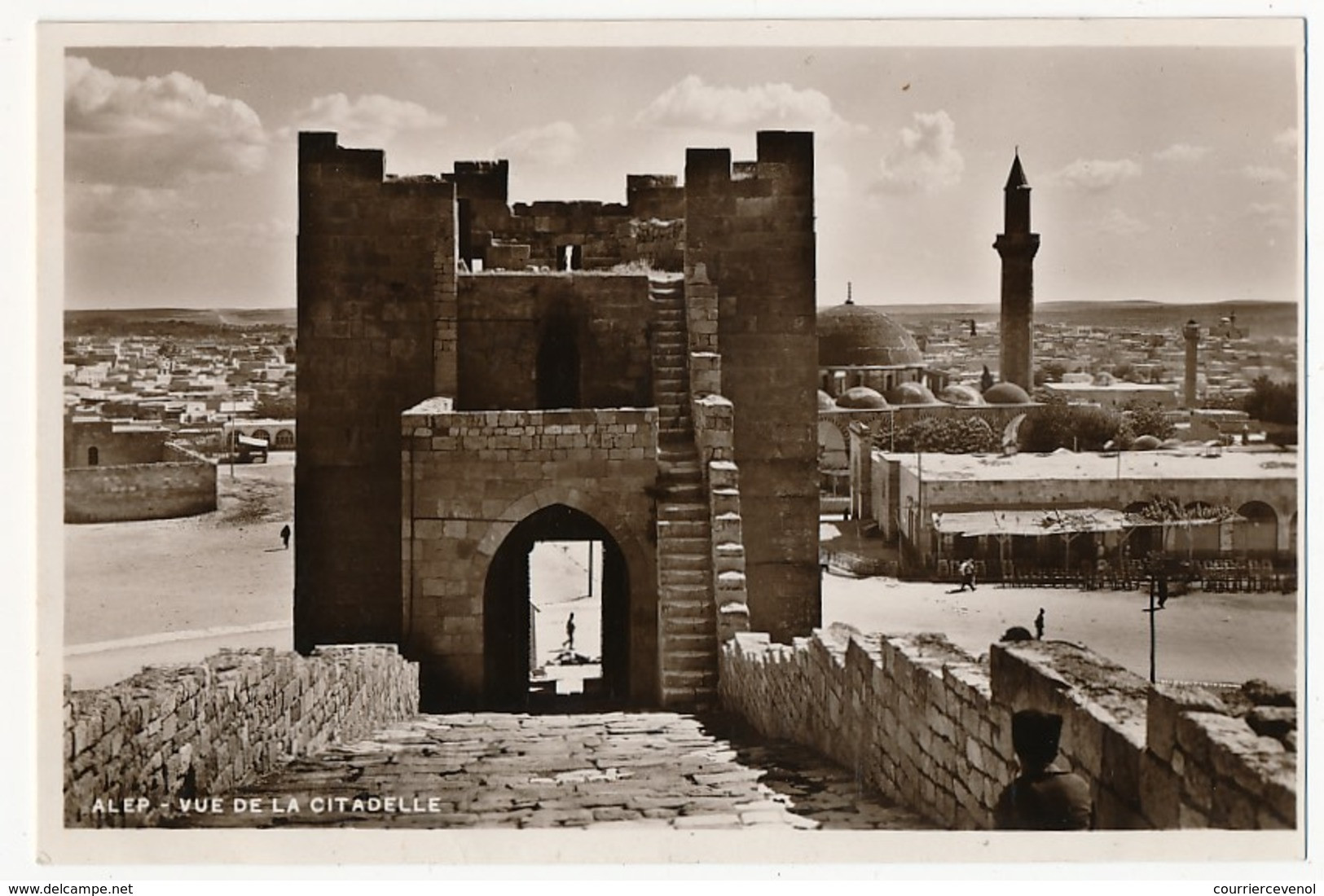CPSM - SYRIE- ALEP - Vue De La Citadelle - Siria