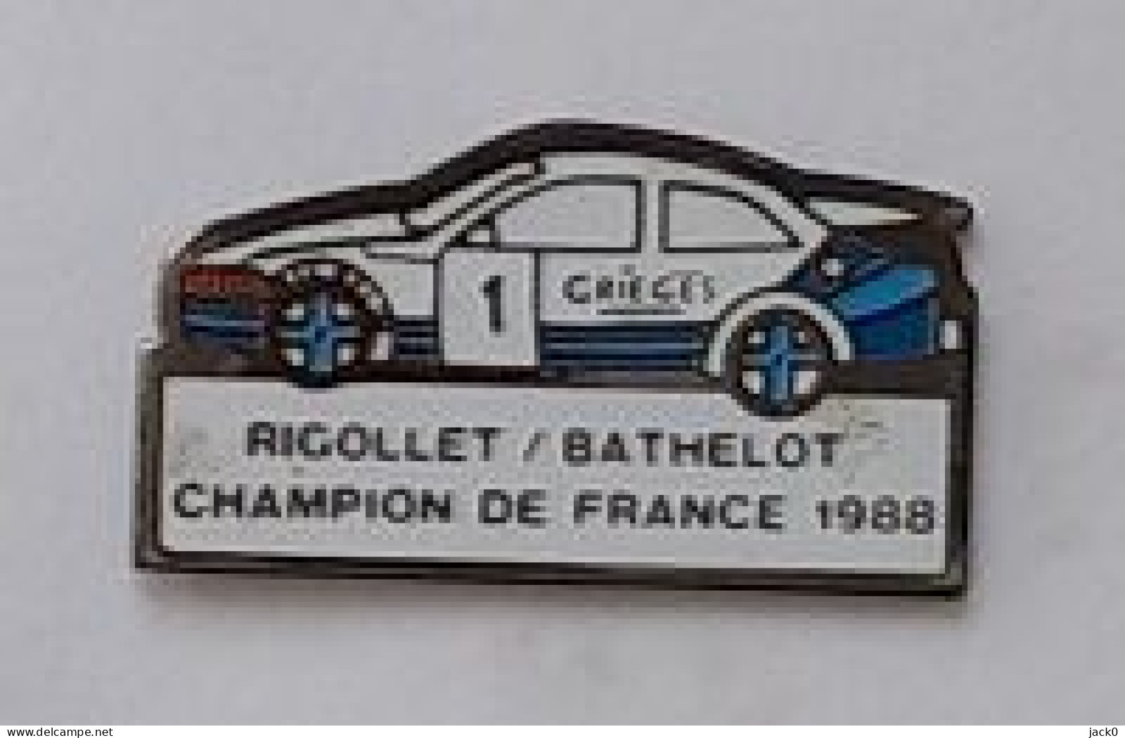 Pin's Ville  GRIEGES, Sport  Automobile  Rallye, Equipage  RIGOLLET - BATHELOT, CHAMPION  DE  FRANCE  1988  ( 01 ) - Rallye