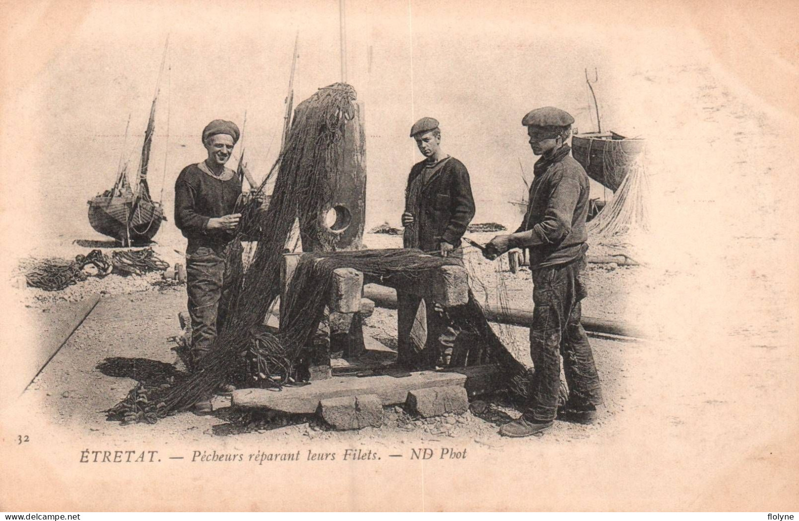 étretat - Pêcheurs Réparant Leurs Filets - Pêche - Etretat