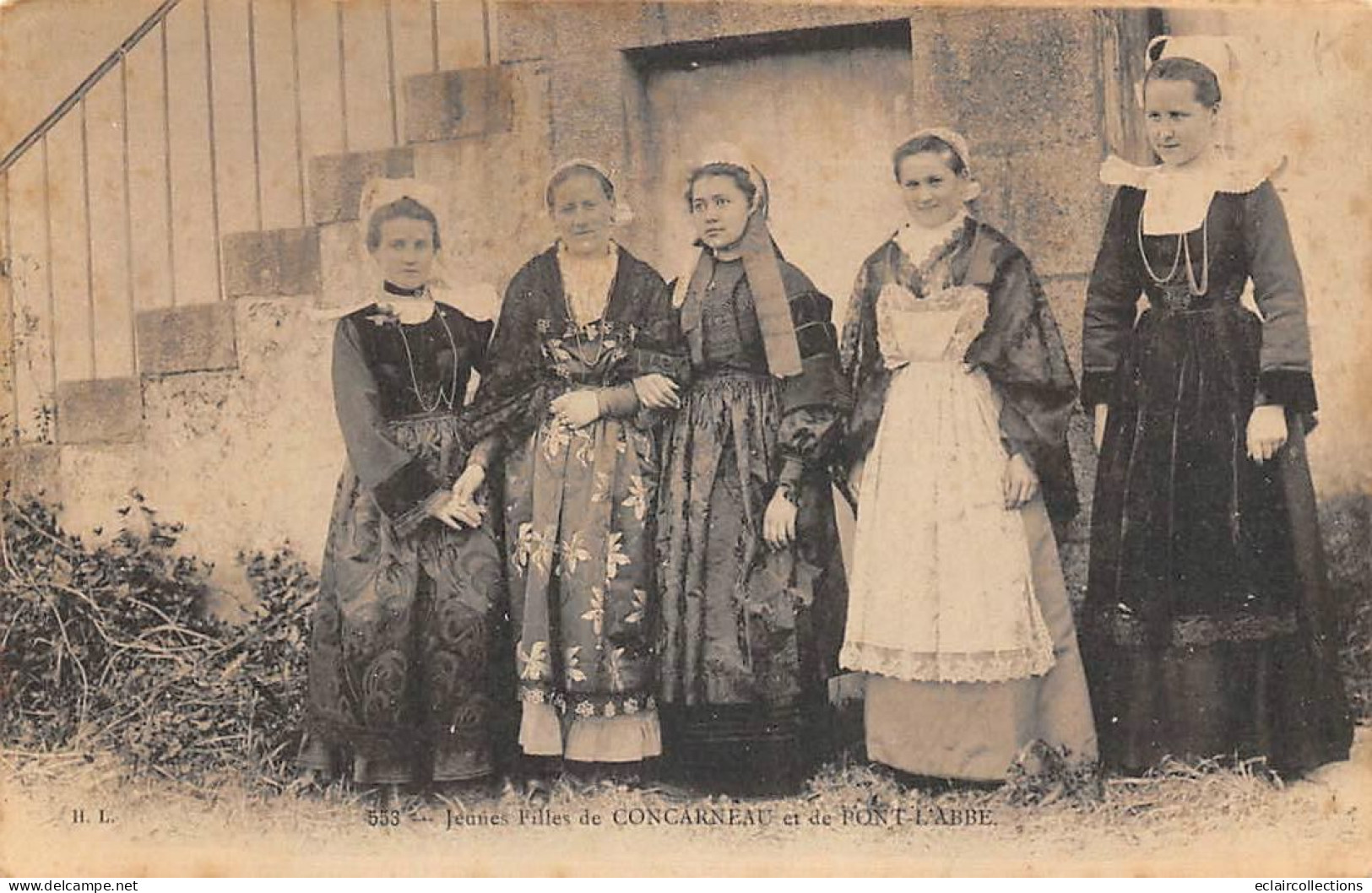 Concarneau       29          Jeunes Filles  De Pont L'Abbé Et Concarneau    N° 553 (voir Scan) - Concarneau