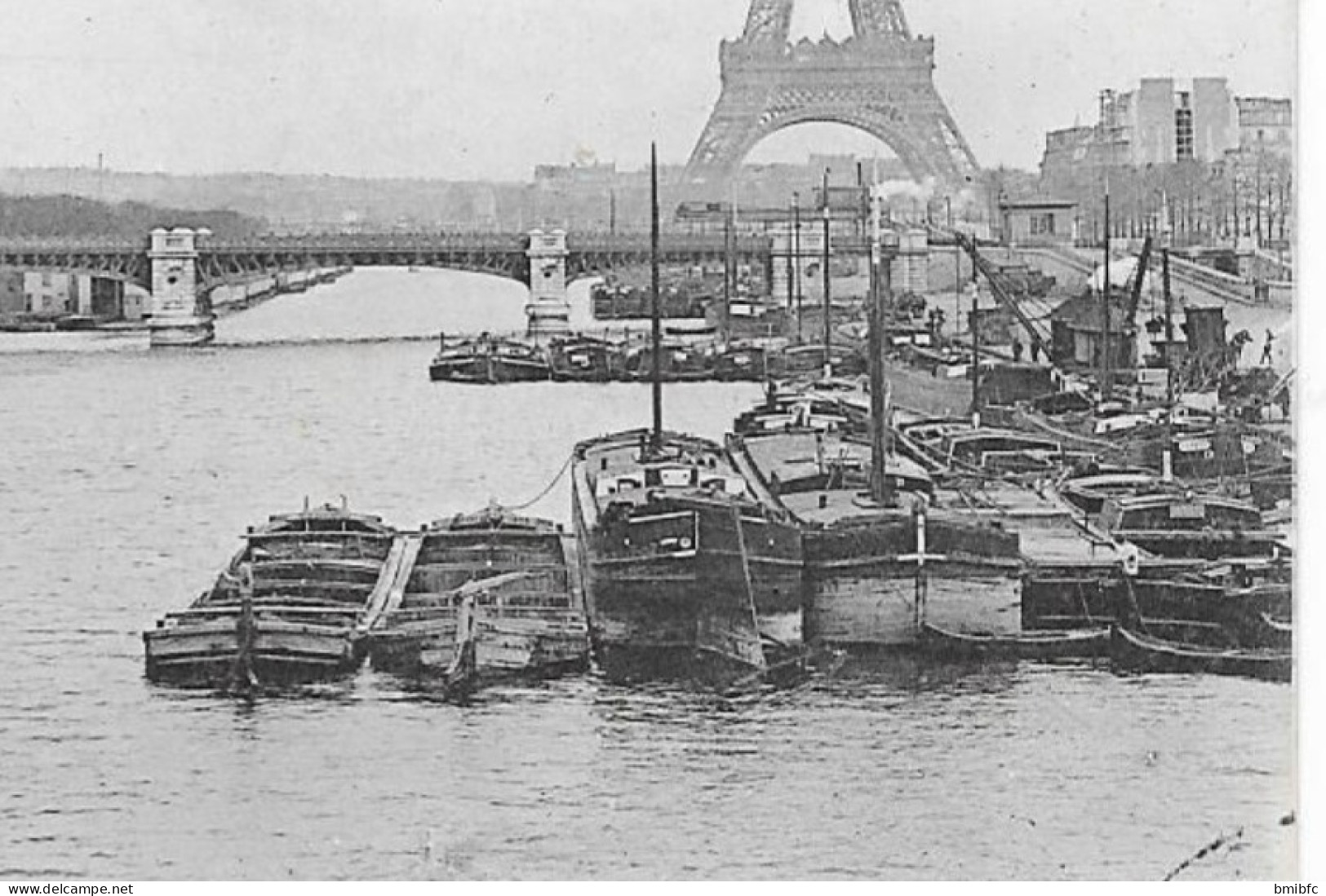 Thème Péniche - PARIS - Vue Prise Du Pont De Grenelle - Péniches