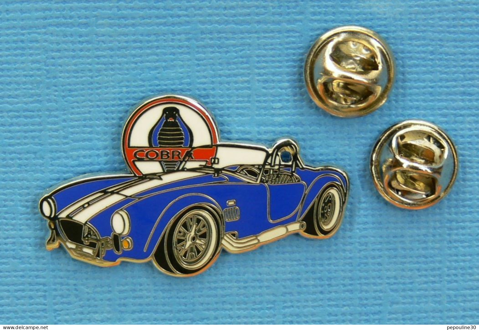 1 PIN'S //  ** L'" AC COBRA " VOITURE DE SPORT / 1960-1970 / MOTEUR V8 BOITE MANU 4 RAPPORTS FORD USA ** . (23/25) - Ford