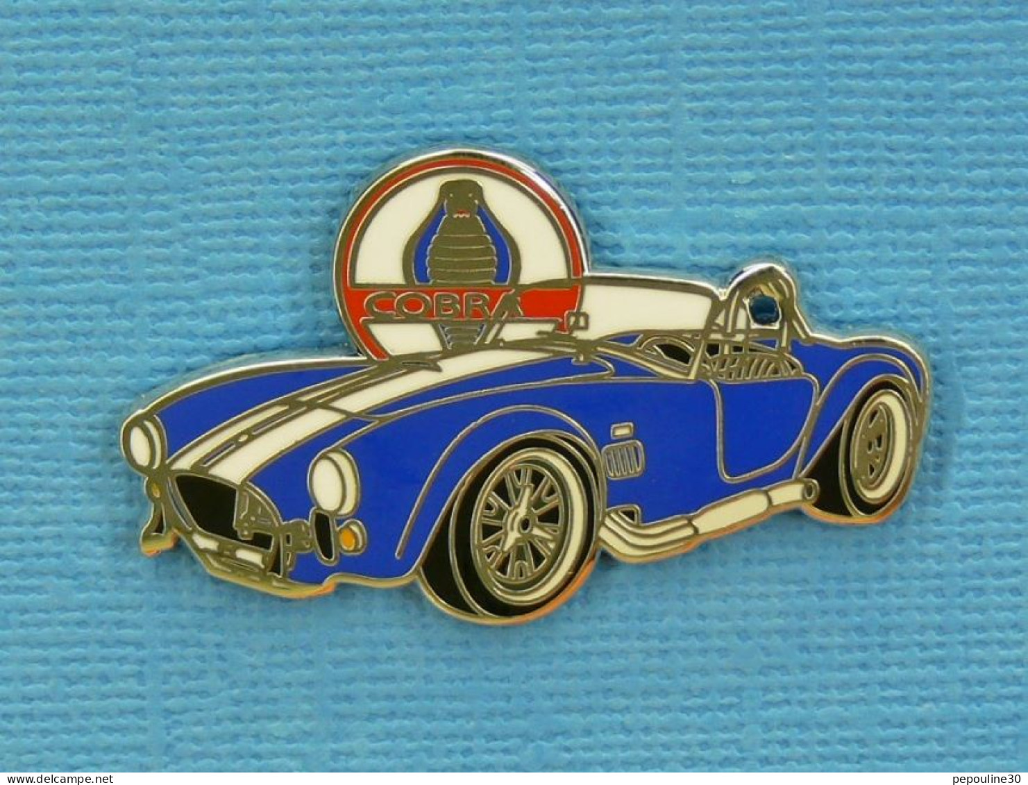 1 PIN'S //  ** L'" AC COBRA " VOITURE DE SPORT / 1960-1970 / MOTEUR V8 BOITE MANU 4 RAPPORTS FORD USA ** . (23/25) - Ford