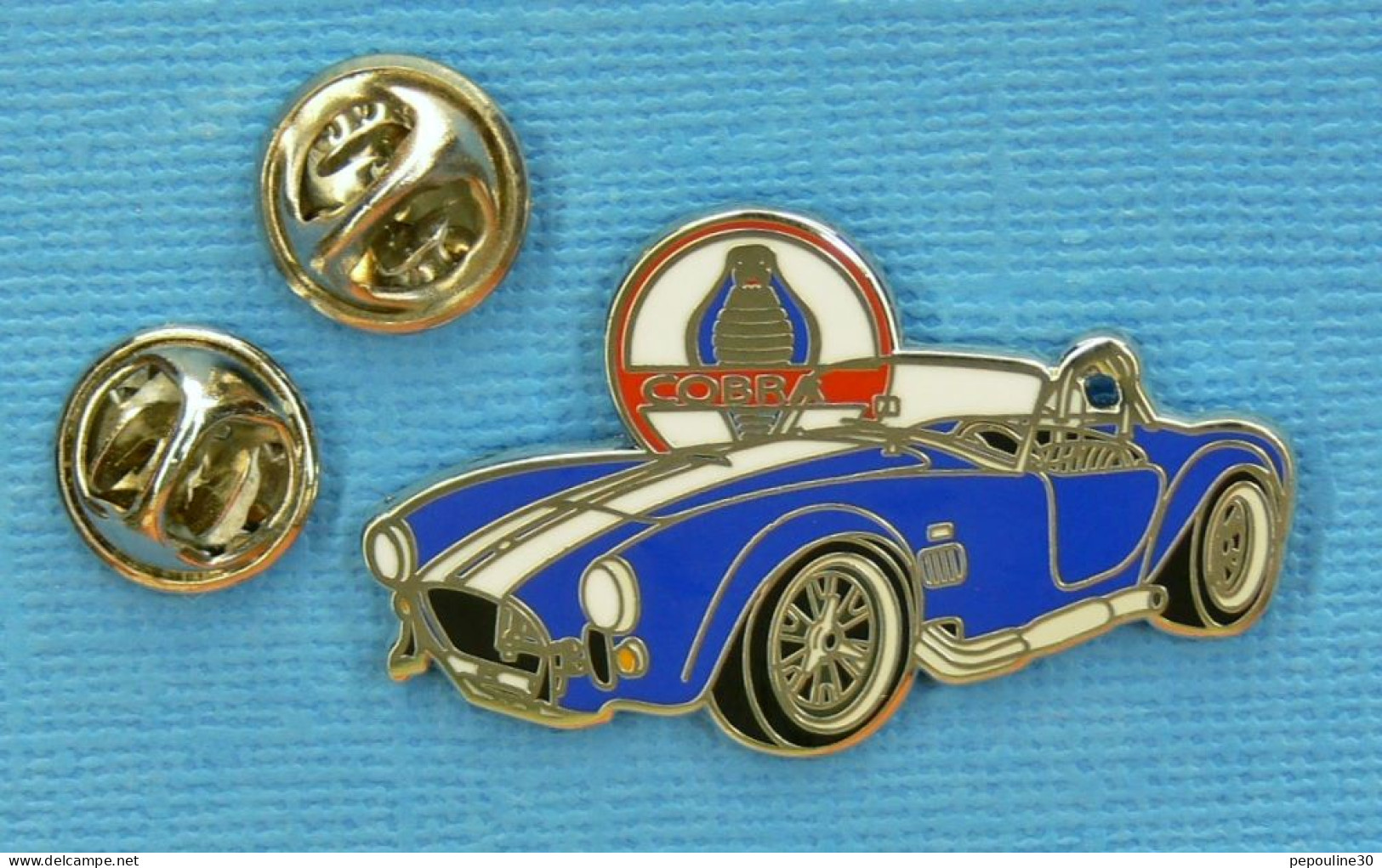 1 PIN'S //  ** L'" AC COBRA " VOITURE DE SPORT / 1960-1970 / MOTEUR V8 BOITE MANU 4 RAPPORTS FORD USA ** . (23/25)