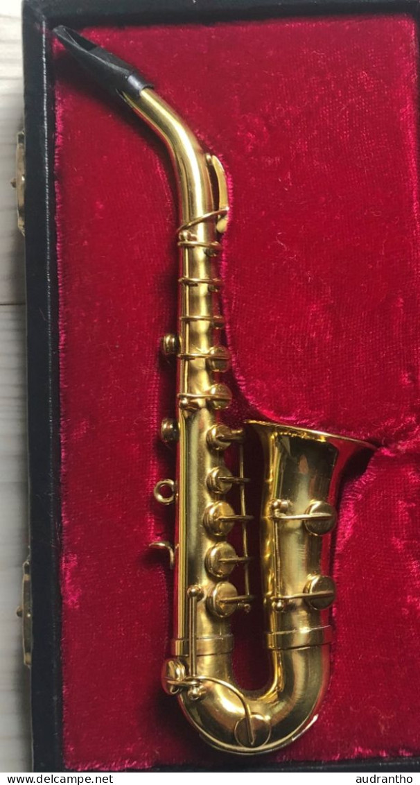 Instrument De Musique Miniature SAXOPHONE Dans Sa Boîte D'origine - Musikinstrumente