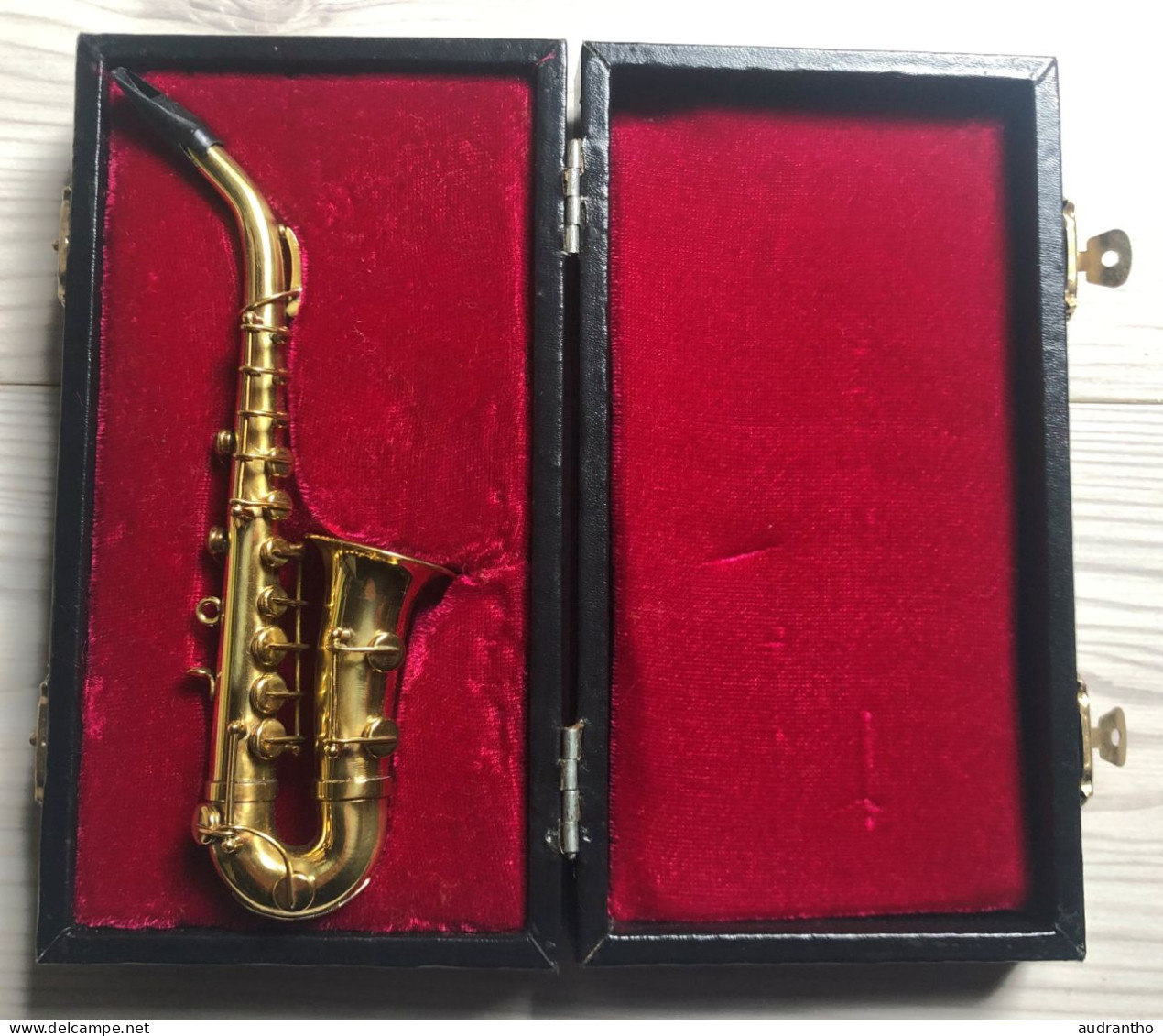 Instrument De Musique Miniature SAXOPHONE Dans Sa Boîte D'origine - Instruments De Musique