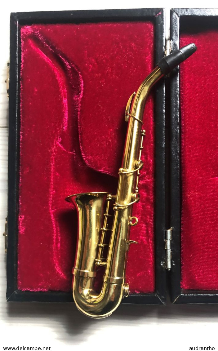 Instrument De Musique Miniature SAXOPHONE Dans Sa Boîte D'origine - Muziekinstrumenten