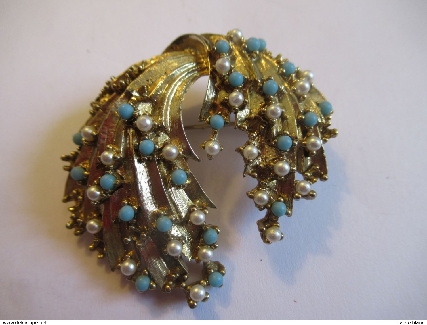 Broche Fantaisie Ancienne Avec Sertissage De Mini Turquoises Et Perles /  Vers 1950-1970         BIJ162 - Brochen