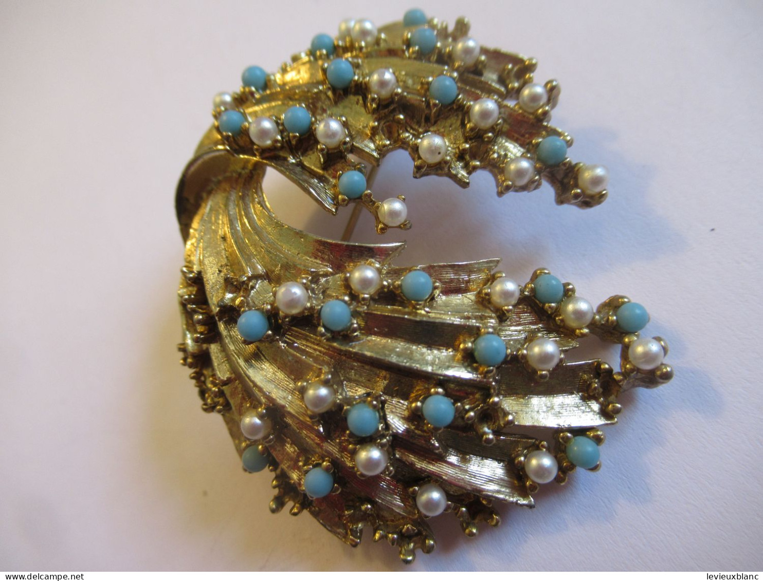 Broche Fantaisie Ancienne Avec Sertissage De Mini Turquoises Et Perles /  Vers 1950-1970         BIJ162 - Brooches