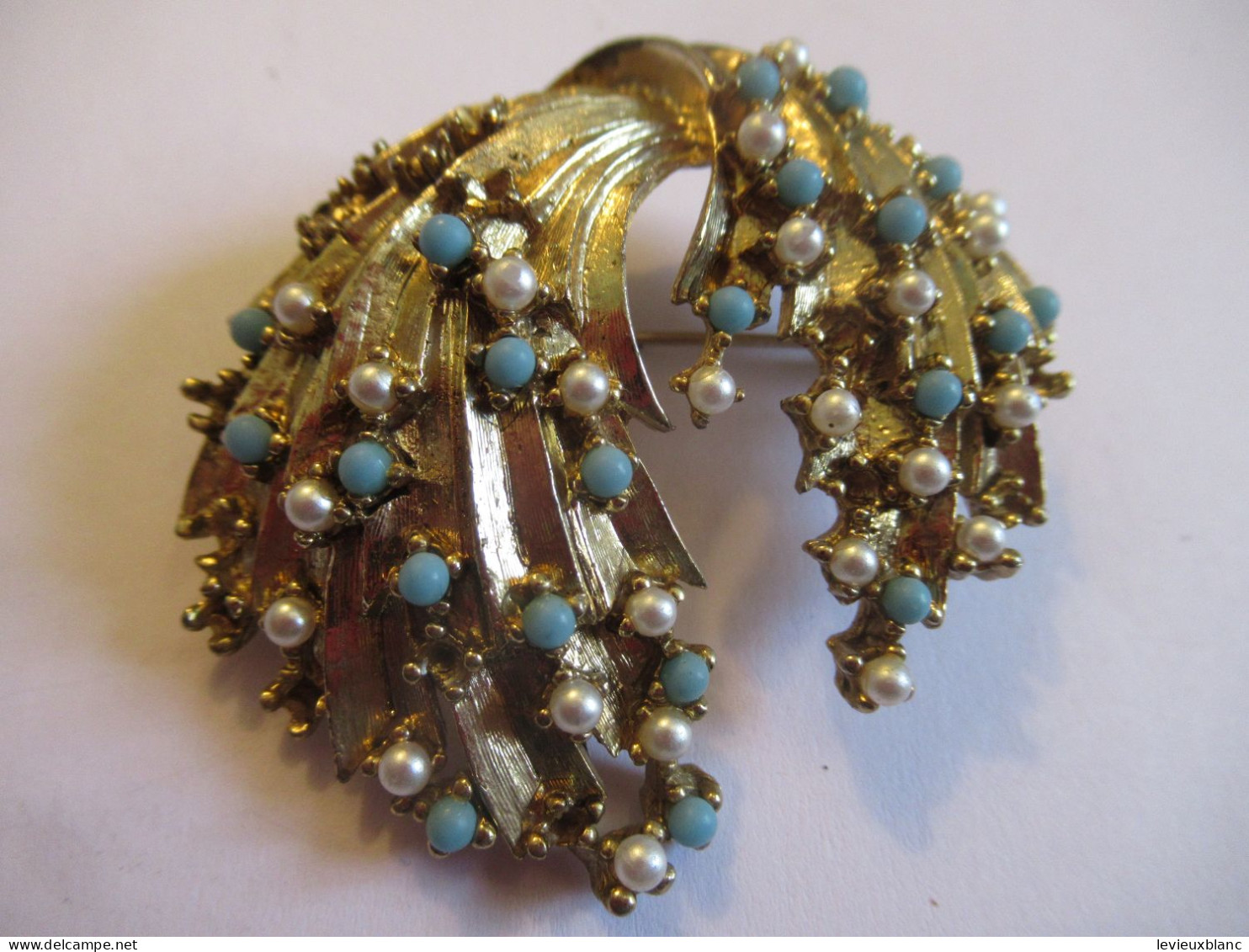 Broche Fantaisie Ancienne Avec Sertissage De Mini Turquoises Et Perles /  Vers 1950-1970         BIJ162 - Kettingen