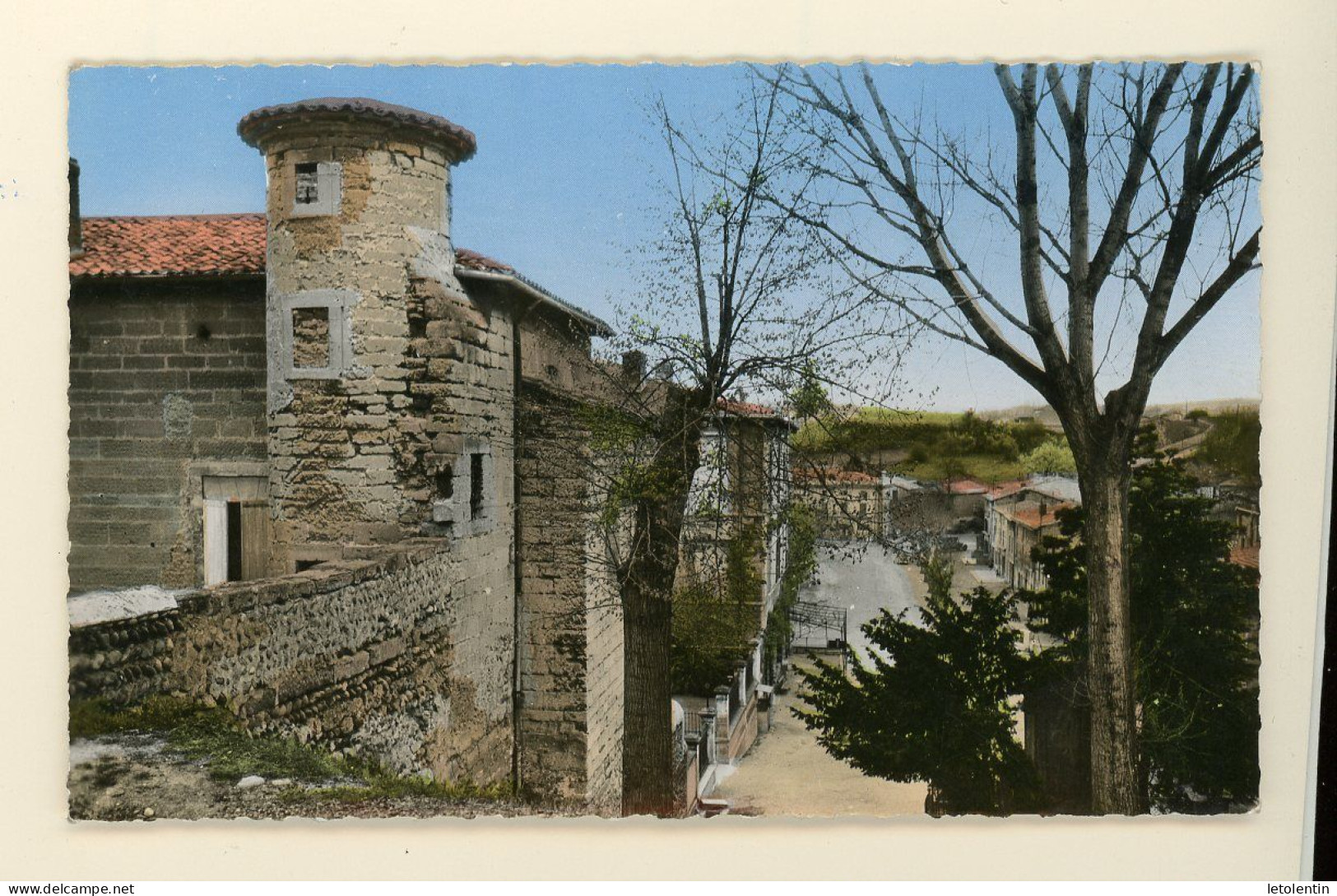 CPSM : 38 - ROUSSILLON - LA TOUR DU CHATEAU CONSTRUIT AU XVI ème PAR LE CARDINAL DE TOURNON - Roussillon