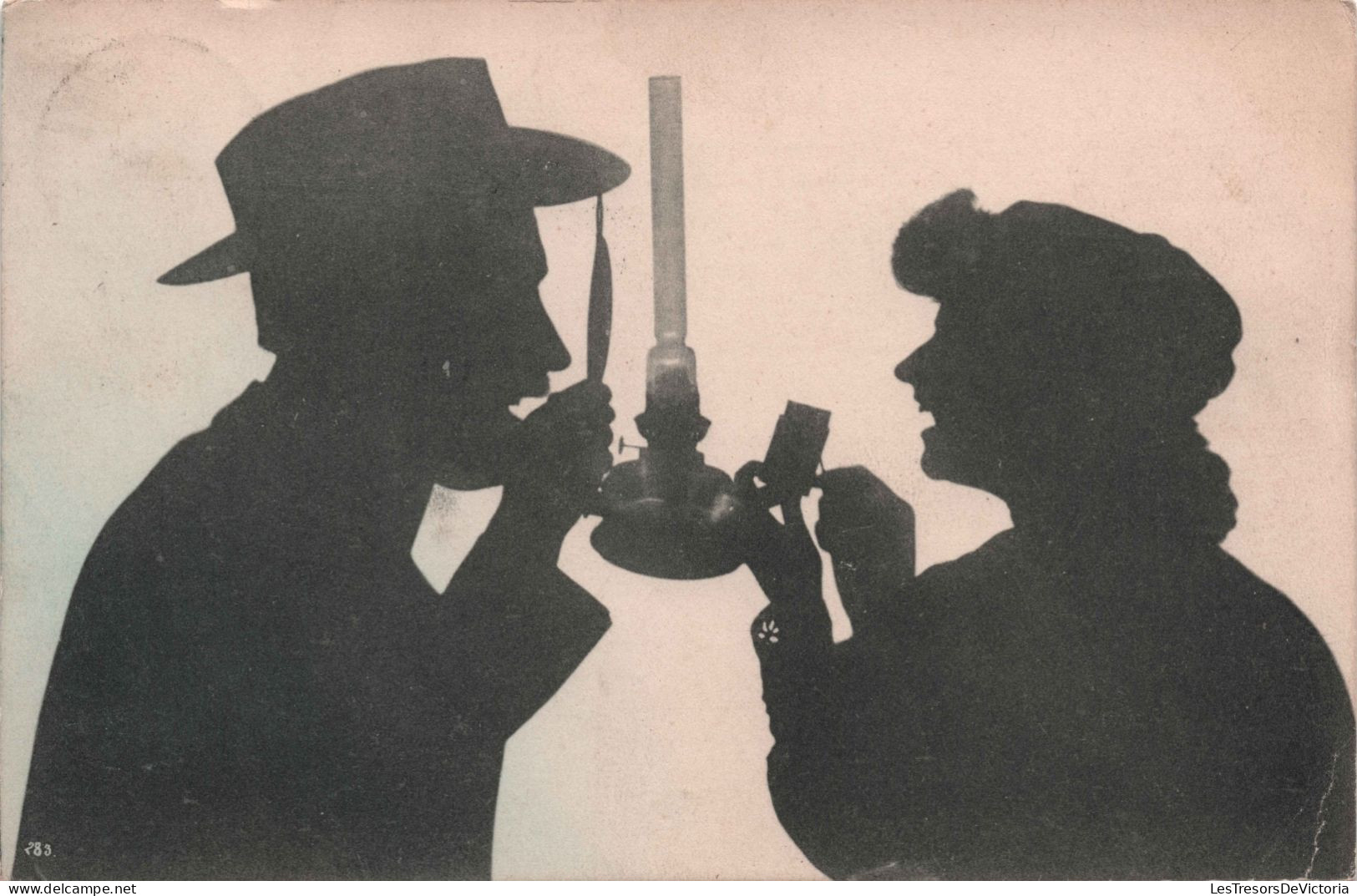 Silhouette - Homme Et Femme Avec Une Lampe A Huile Ou Petrole  - Carte Postale Ancienne - Silhouette - Scissor-type