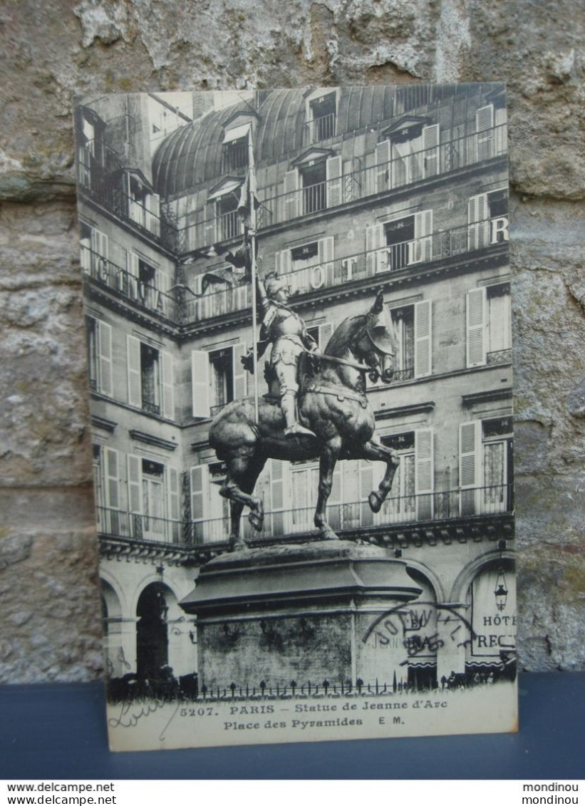 Cpa PARIS  Statue De Jeanne D'Arc Place Des Pyramides. 1915 - Statues